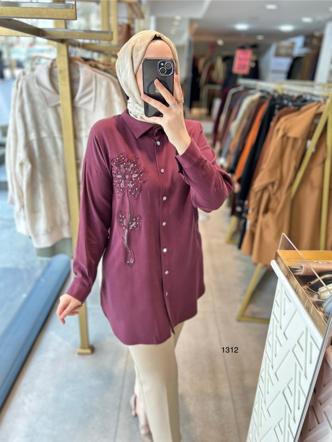 1412 ÖN KISMI ÇİÇEK DETAYLI GÖMLEK YAKA TUNİK