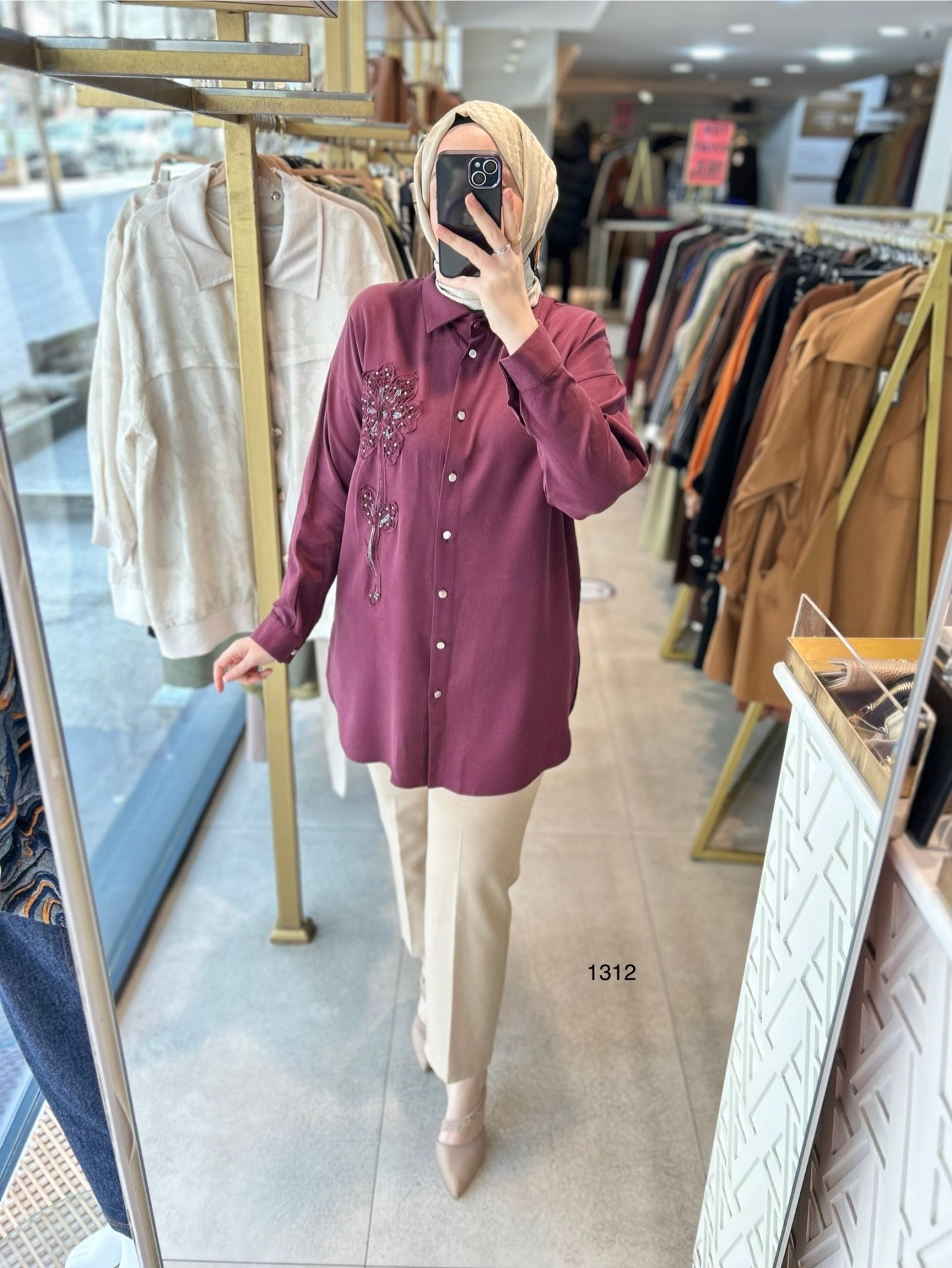 1412 ÖN KISMI ÇİÇEK DETAYLI GÖMLEK YAKA TUNİK