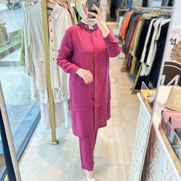 6945 SELMA ZAFEROĞLU HAKİM YAKA ARKASI TAŞ DETAYLI TAKIM - Görsel 1