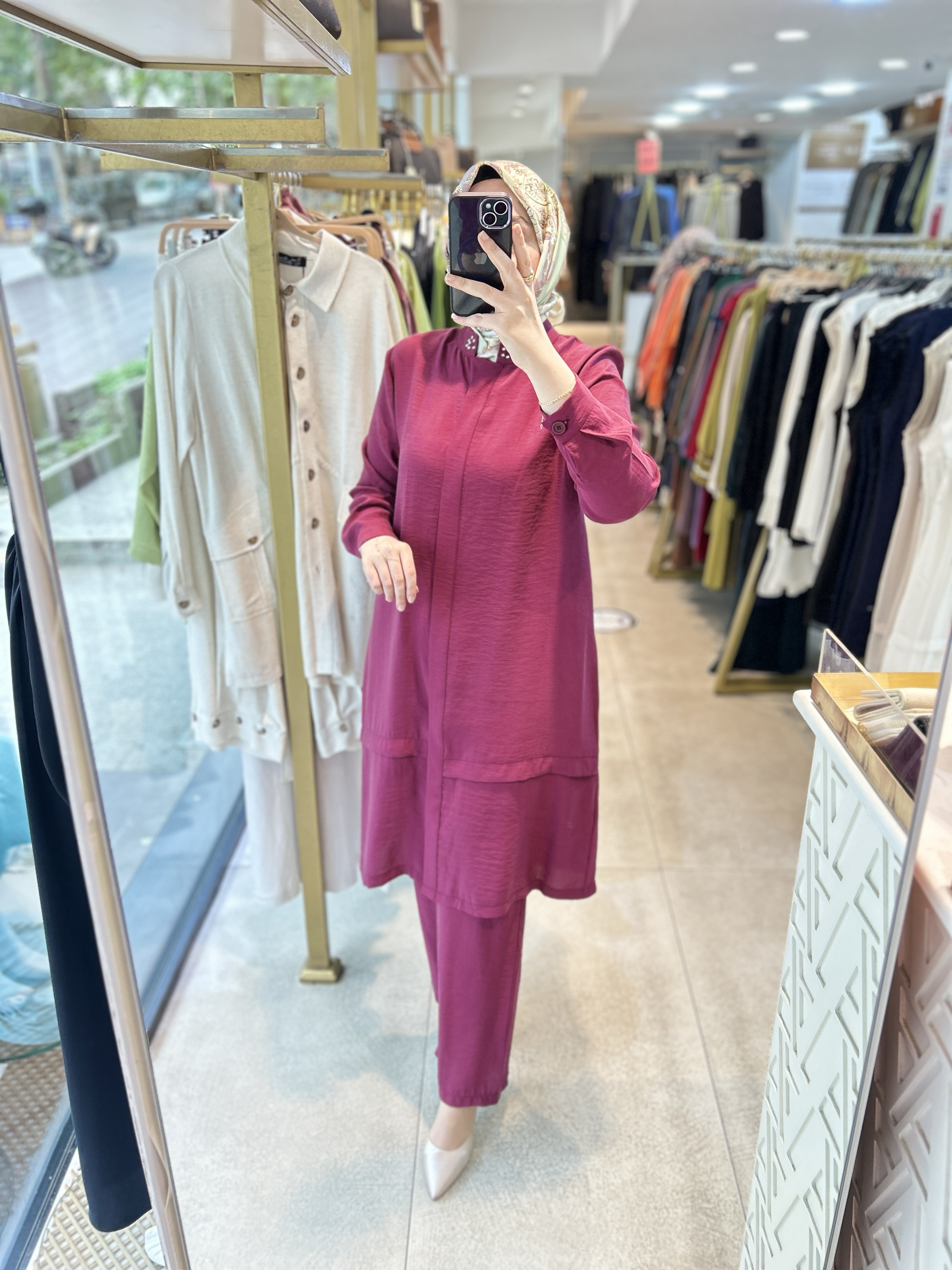 6945 SELMA ZAFEROĞLU HAKİM YAKA ARKASI TAŞ DETAYLI TAKIM - Görsel 2