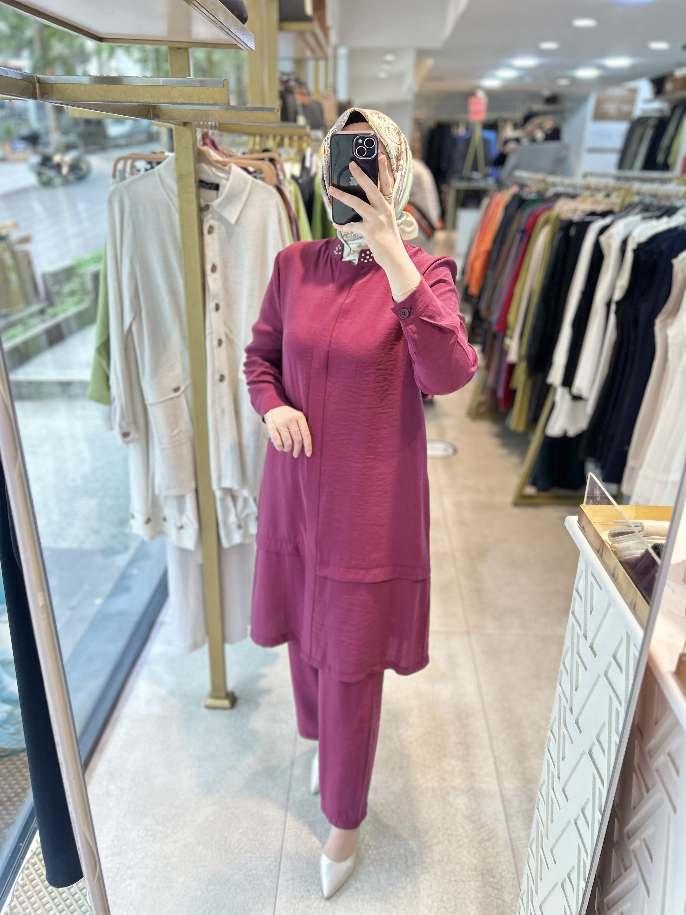 6945 SELMA ZAFEROĞLU HAKİM YAKA ARKASI TAŞ DETAYLI TAKIM - Görsel 10