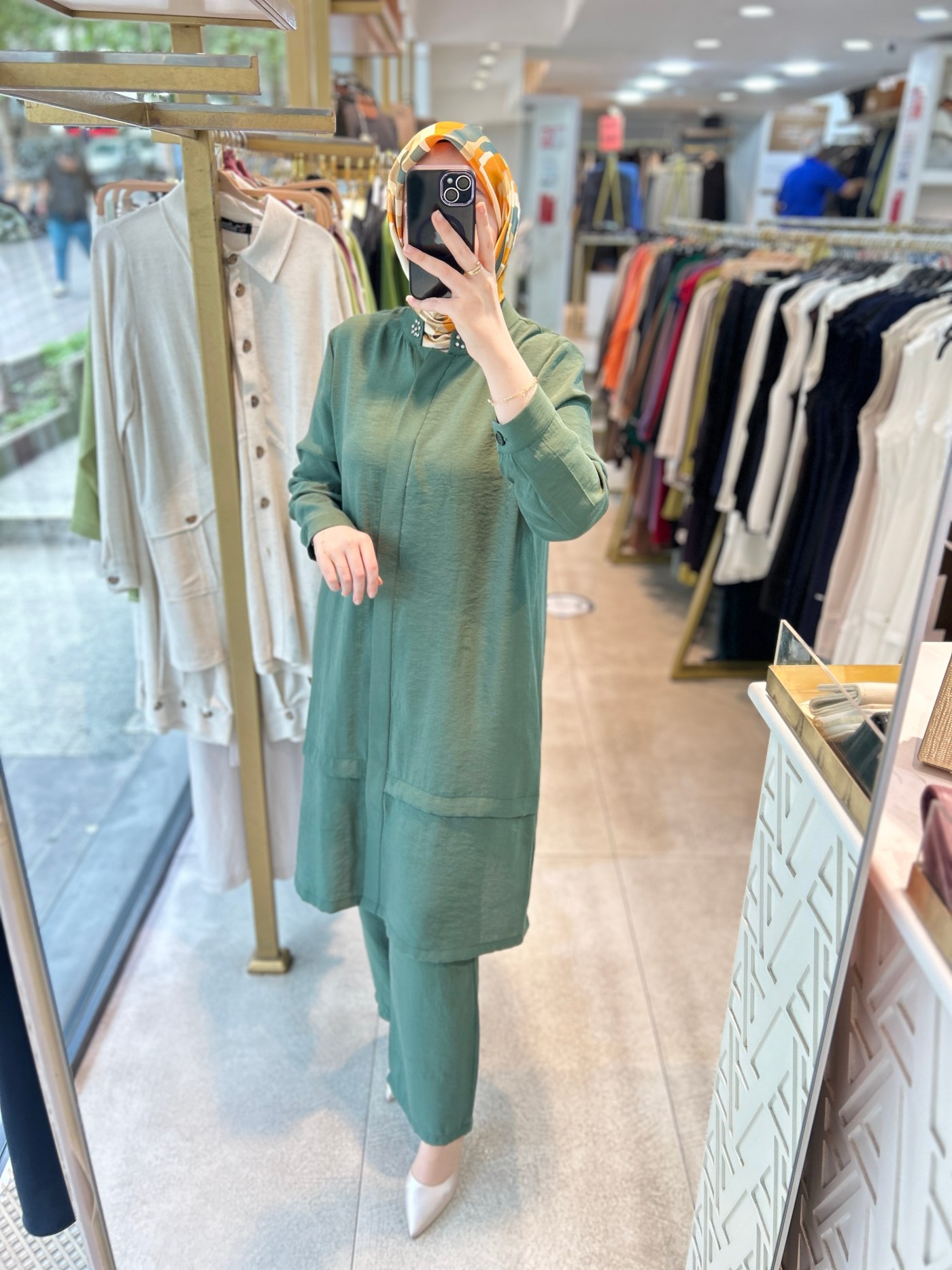 6945 SELMA ZAFEROĞLU HAKİM YAKA ARKASI TAŞ DETAYLI TAKIM