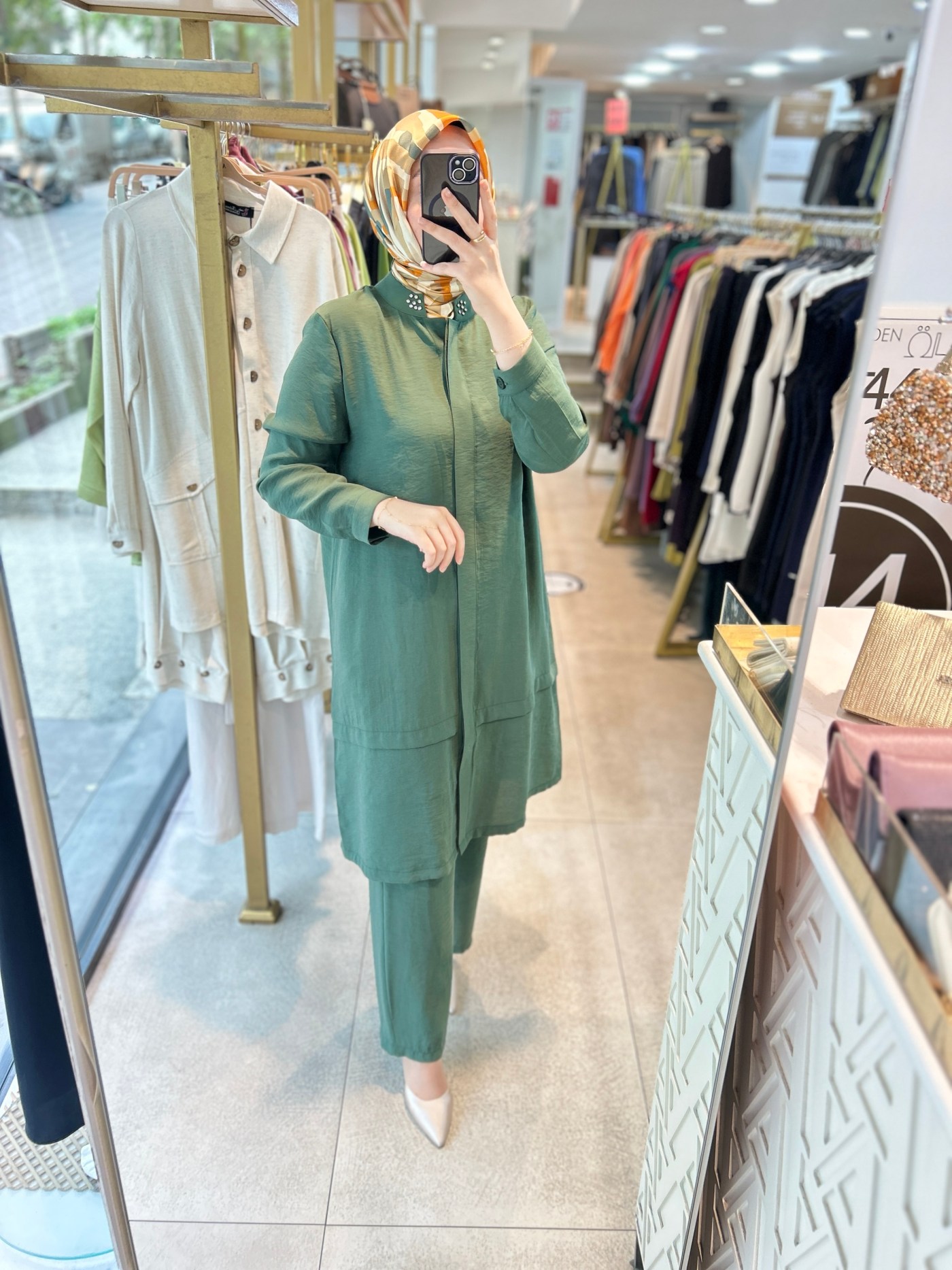 6945 SELMA ZAFEROĞLU HAKİM YAKA ARKASI TAŞ DETAYLI TAKIM