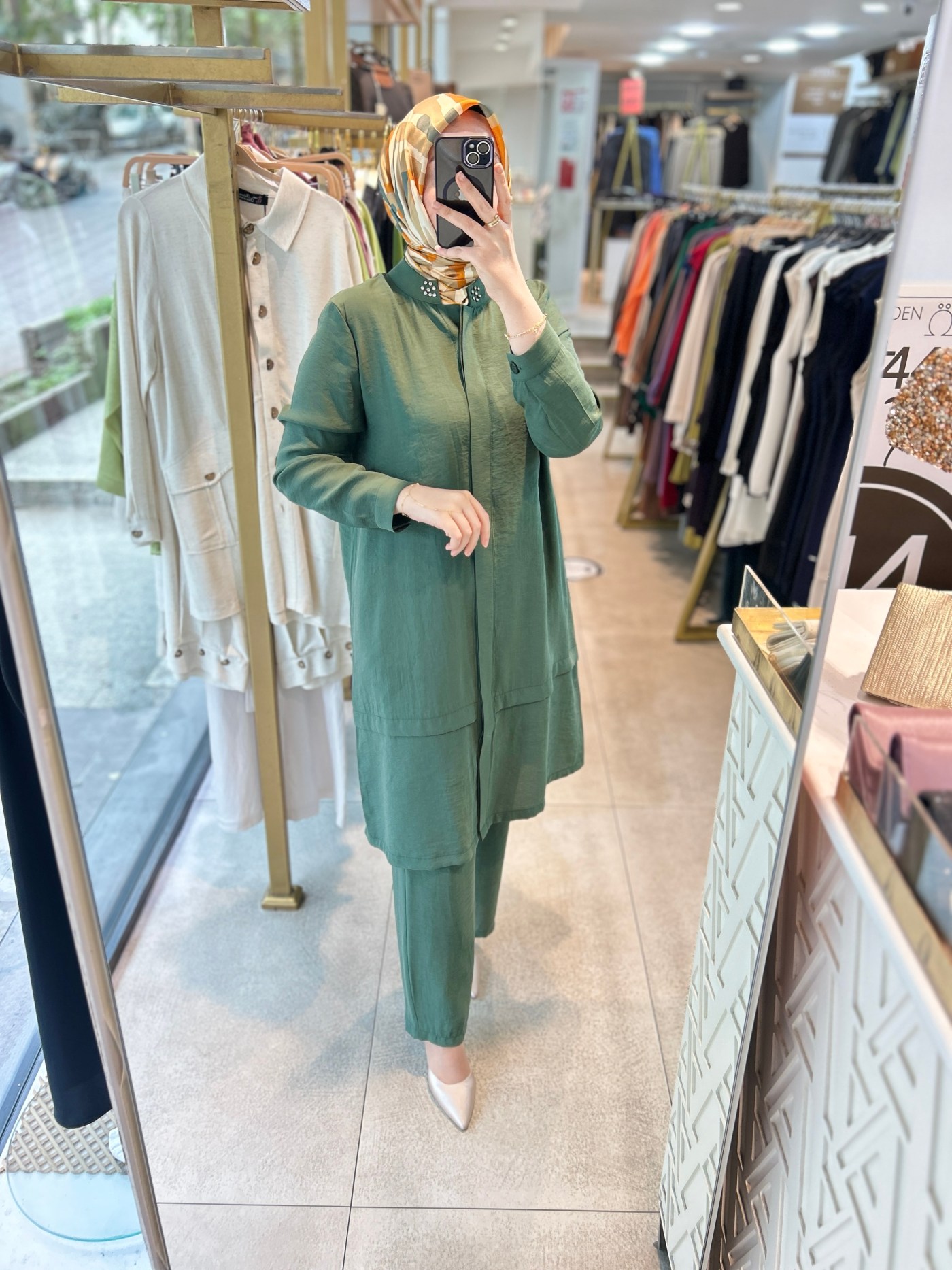 6945 SELMA ZAFEROĞLU HAKİM YAKA ARKASI TAŞ DETAYLI TAKIM