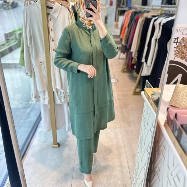 6945 SELMA ZAFEROĞLU HAKİM YAKA ARKASI TAŞ DETAYLI TAKIM - Görsel 16