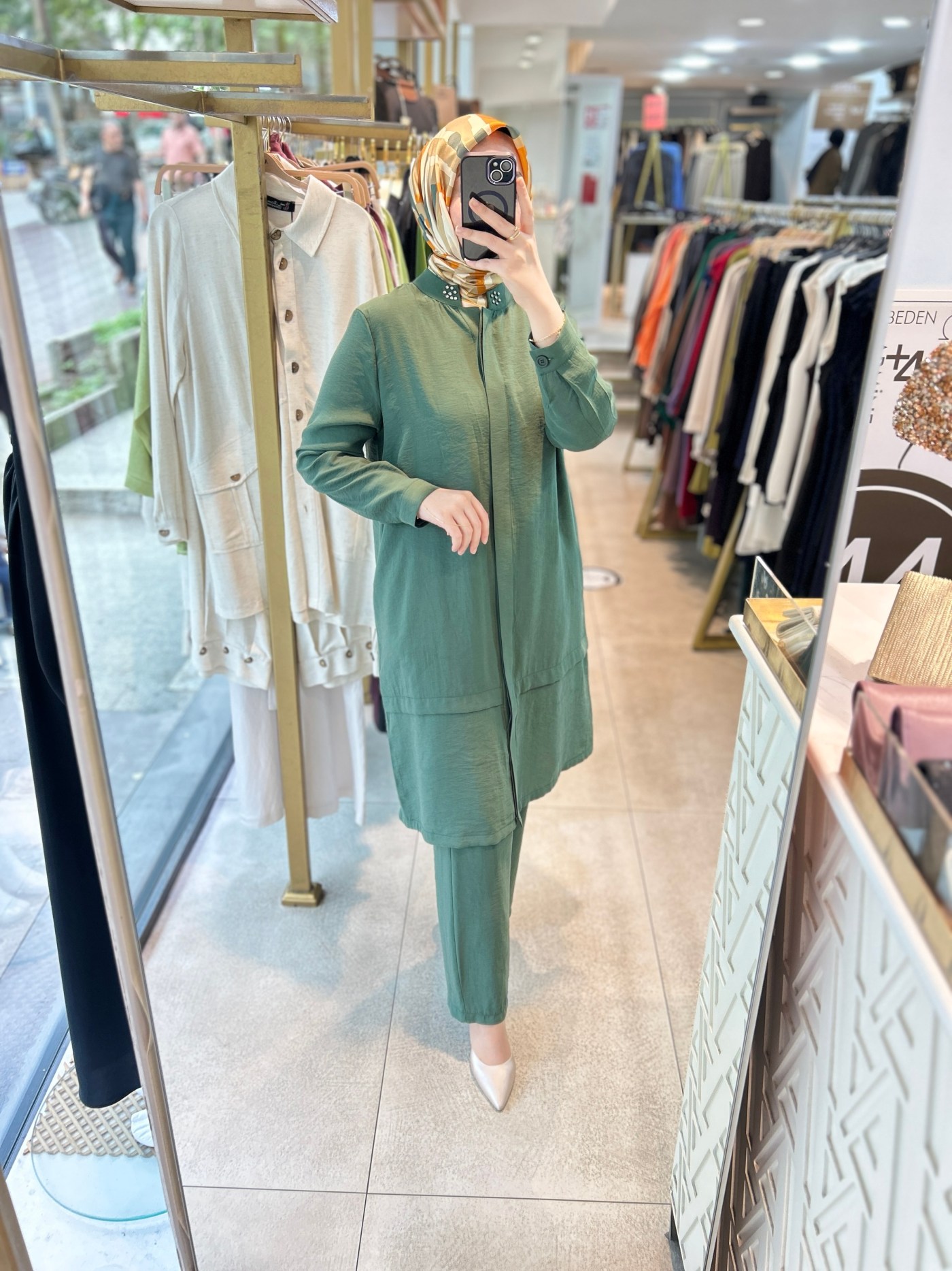 6945 SELMA ZAFEROĞLU HAKİM YAKA ARKASI TAŞ DETAYLI TAKIM