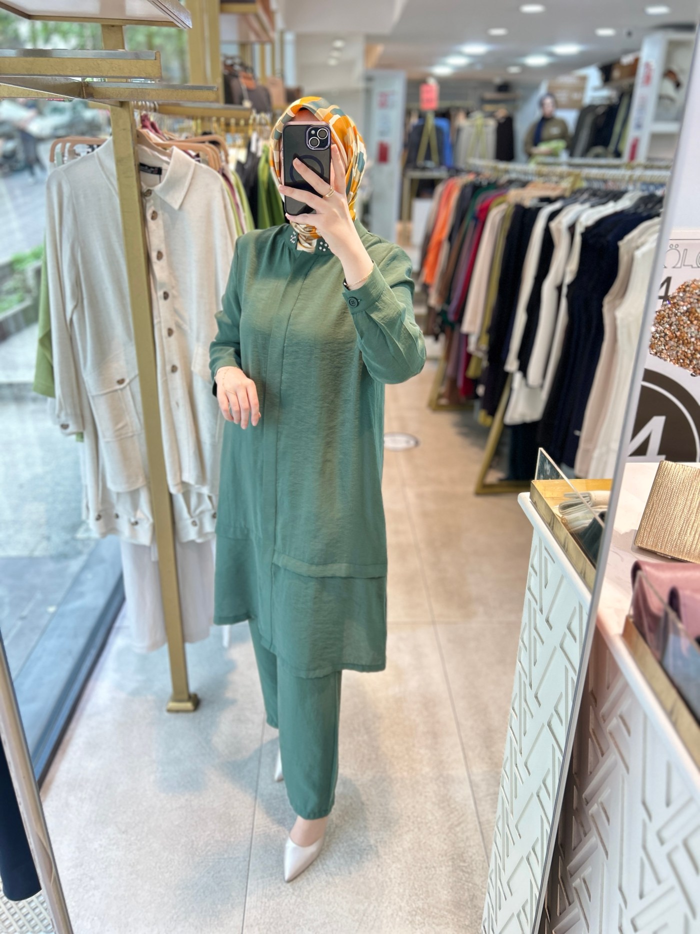 6945 SELMA ZAFEROĞLU HAKİM YAKA ARKASI TAŞ DETAYLI TAKIM