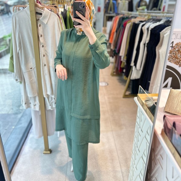 6945 SELMA ZAFEROĞLU HAKİM YAKA ARKASI TAŞ DETAYLI TAKIM - Görsel 18