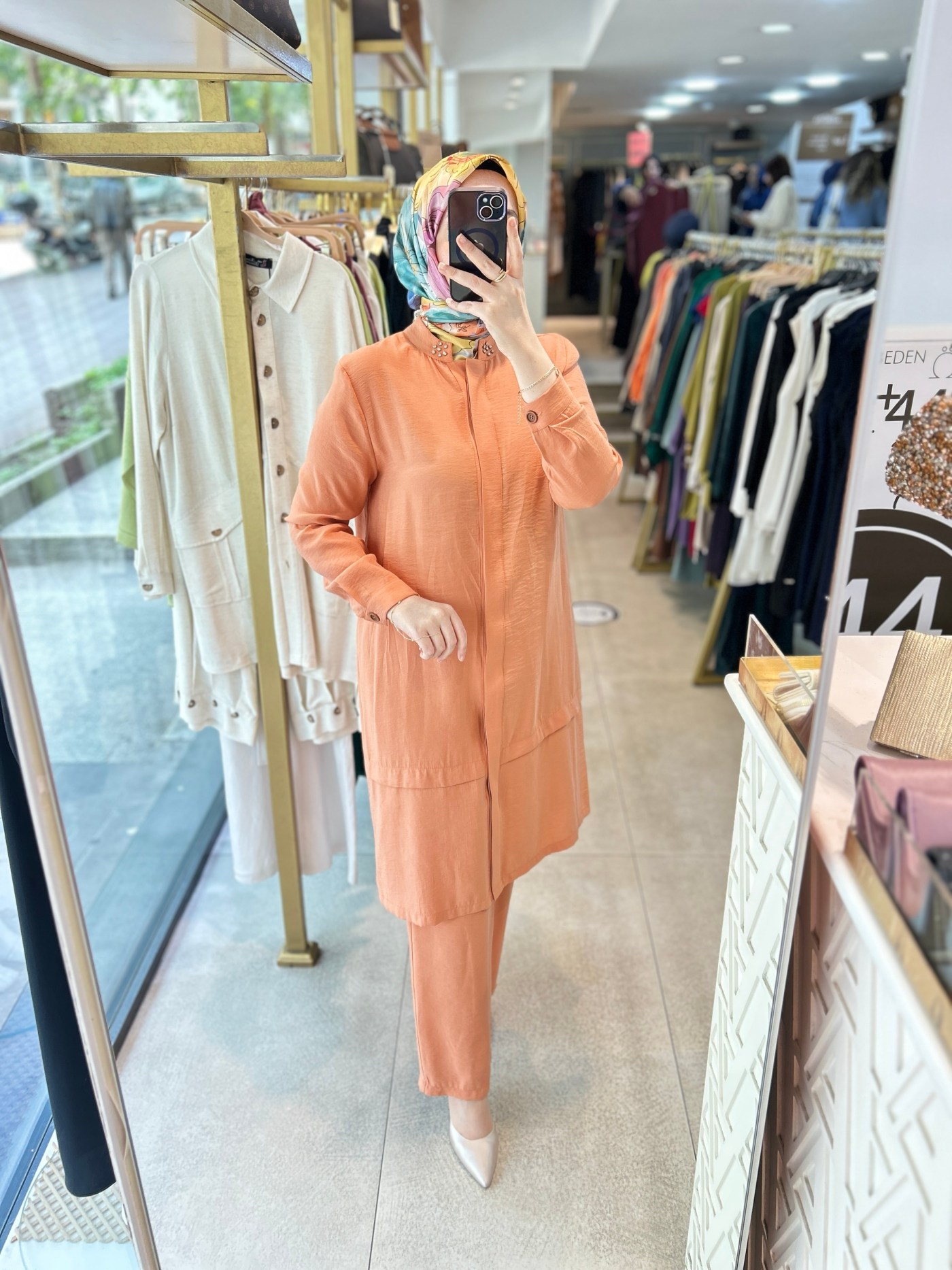 6945 SELMA ZAFEROĞLU HAKİM YAKA ARKASI TAŞ DETAYLI TAKIM