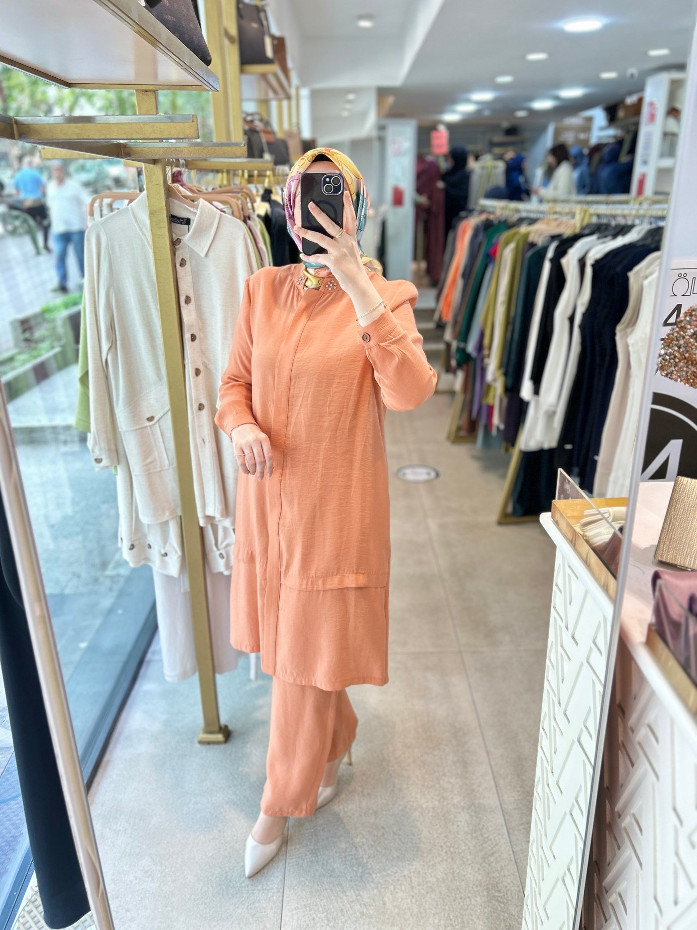 6945 SELMA ZAFEROĞLU HAKİM YAKA ARKASI TAŞ DETAYLI TAKIM