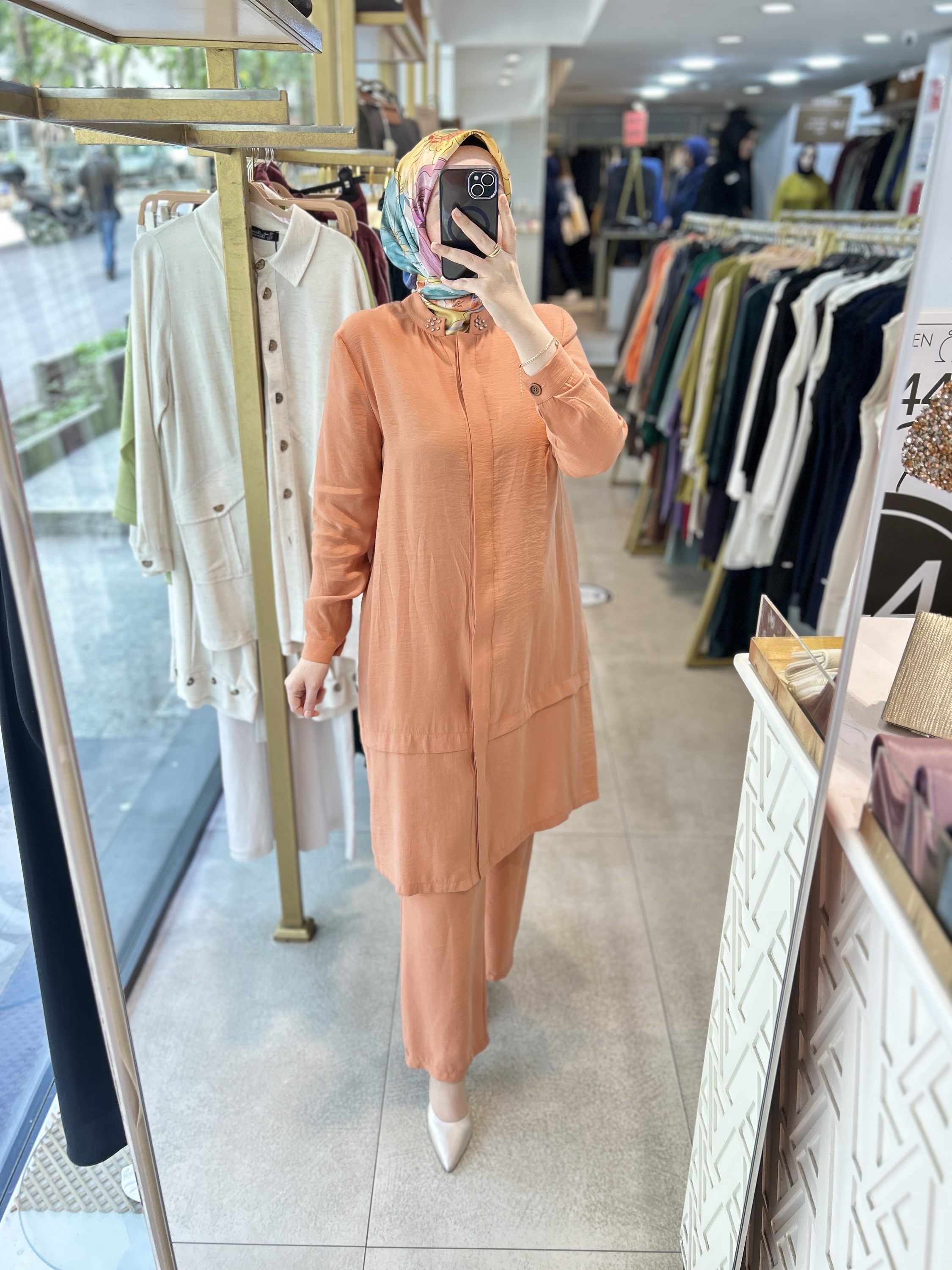 6945 SELMA ZAFEROĞLU HAKİM YAKA ARKASI TAŞ DETAYLI TAKIM - Görsel 11