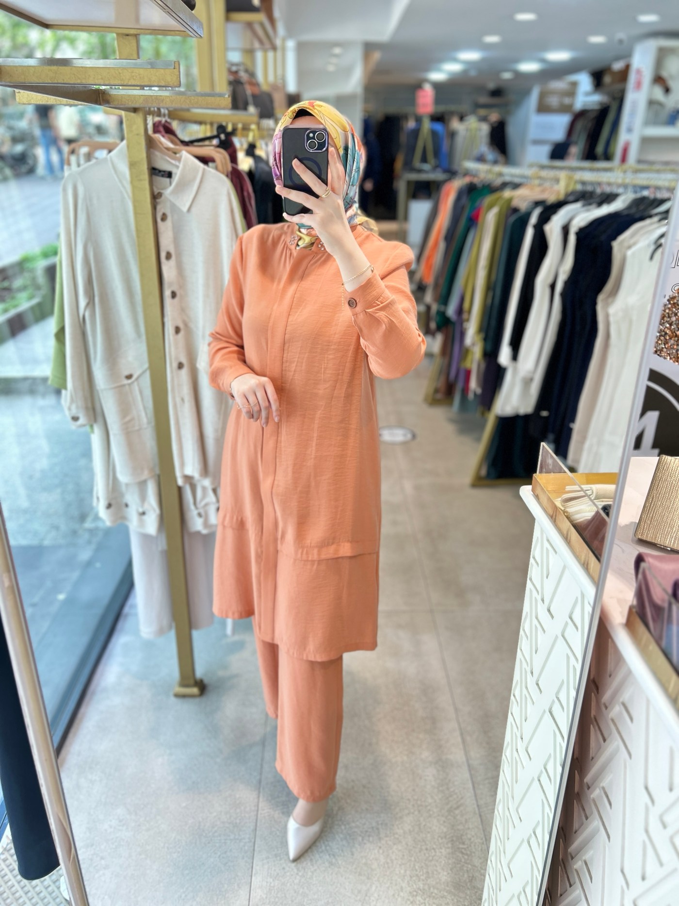 6945 SELMA ZAFEROĞLU HAKİM YAKA ARKASI TAŞ DETAYLI TAKIM