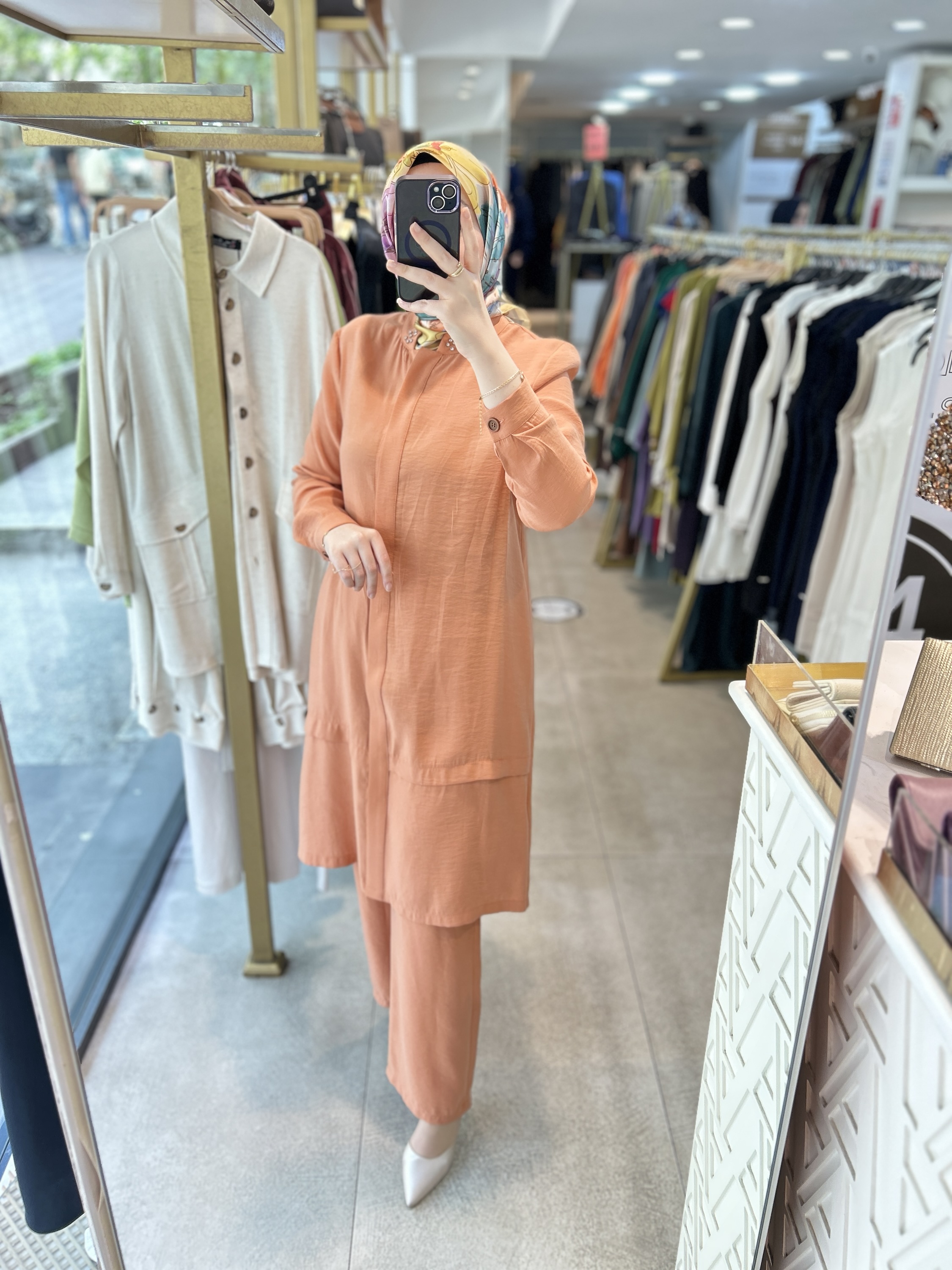 6945 SELMA ZAFEROĞLU HAKİM YAKA ARKASI TAŞ DETAYLI TAKIM - Görsel 21