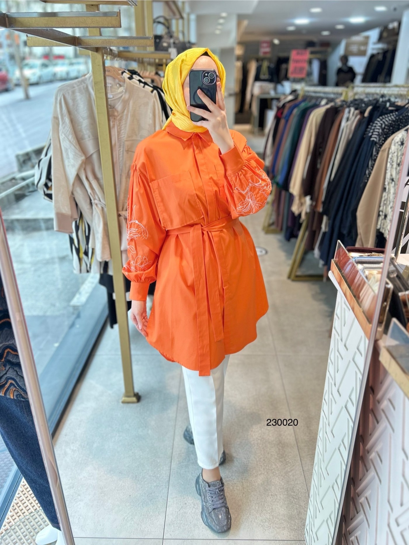 230020 KOLLARI NAKIŞ DETAYLI BALON KOL BAĞLAMALI TUNİK