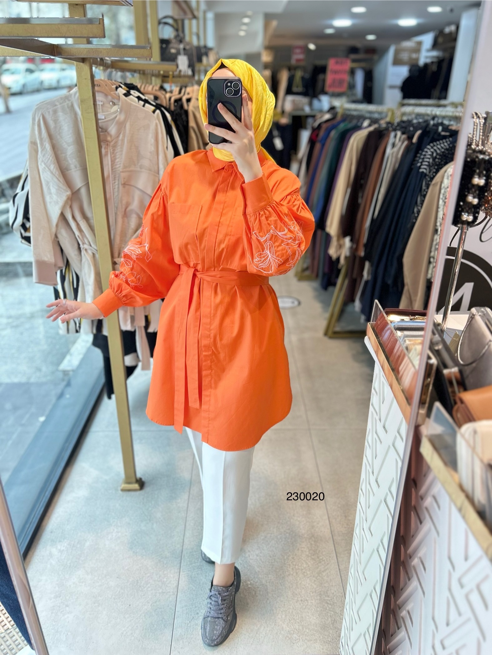 230020 KOLLARI NAKIŞ DETAYLI BALON KOL BAĞLAMALI TUNİK - Görsel 4