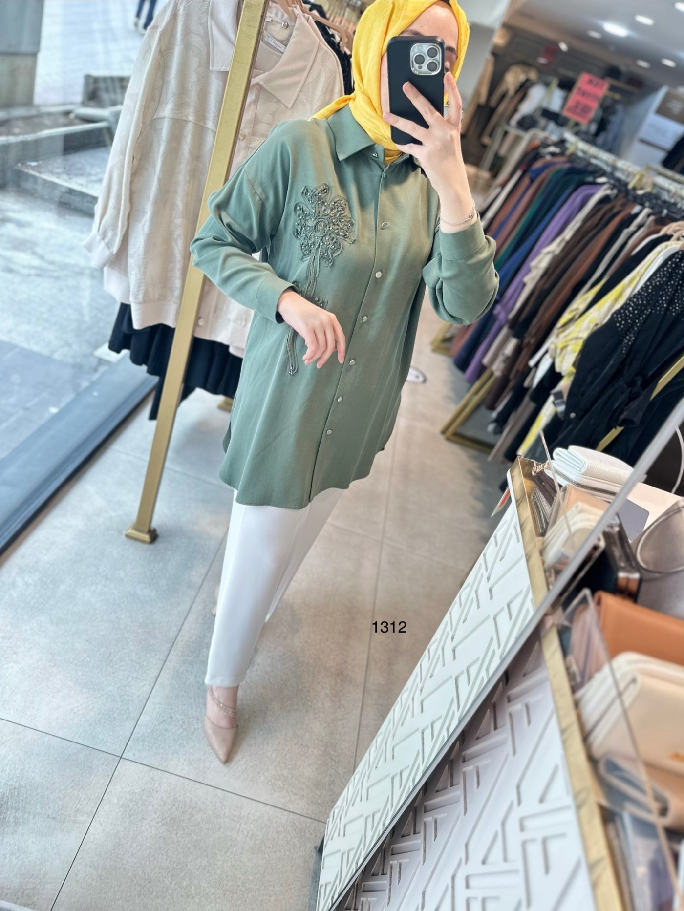 1412 ÖN KISMI ÇİÇEK DETAYLI GÖMLEK YAKA TUNİK