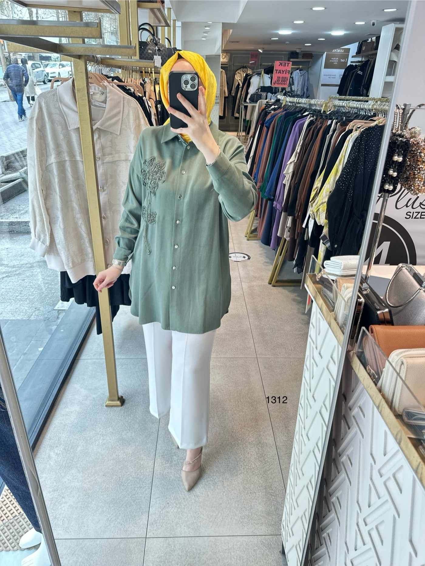 1412 ÖN KISMI ÇİÇEK DETAYLI GÖMLEK YAKA TUNİK