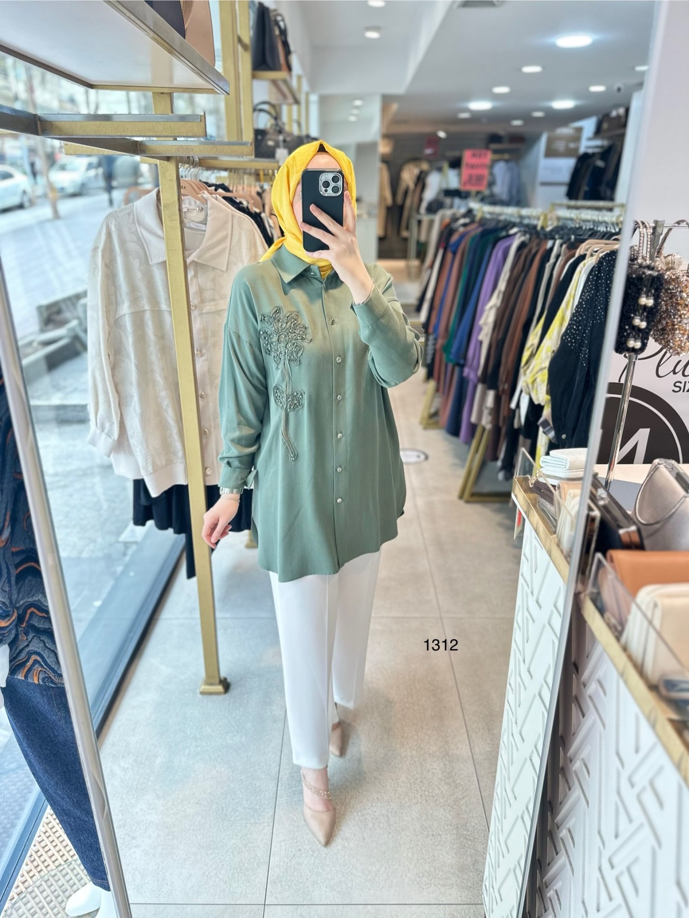 1412 ÖN KISMI ÇİÇEK DETAYLI GÖMLEK YAKA TUNİK