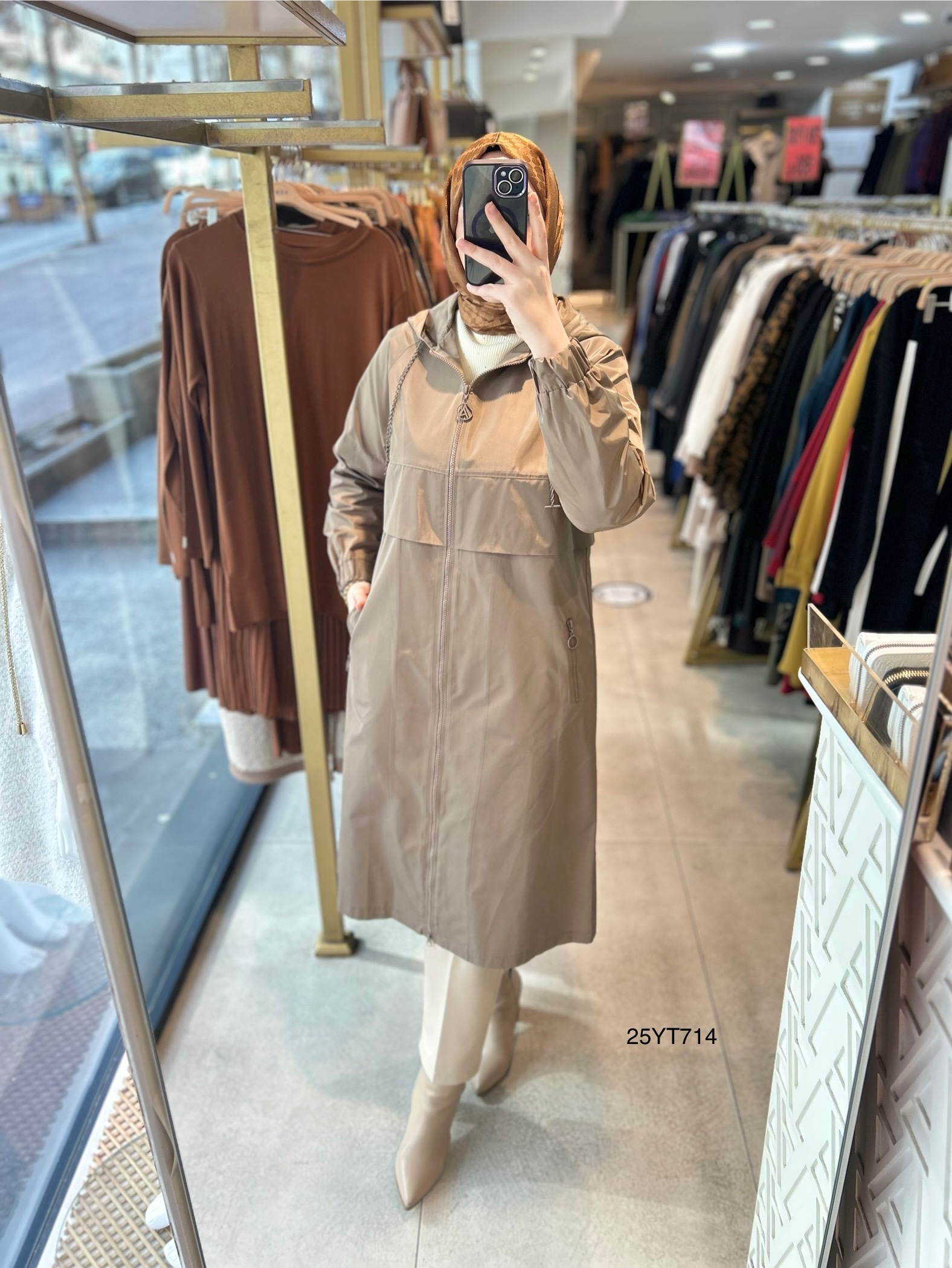 ARMİNE TREND ZİNCİR DETAYLI FERMUARLI MEVSİMLİK KAP 25YT714 - Görsel 6