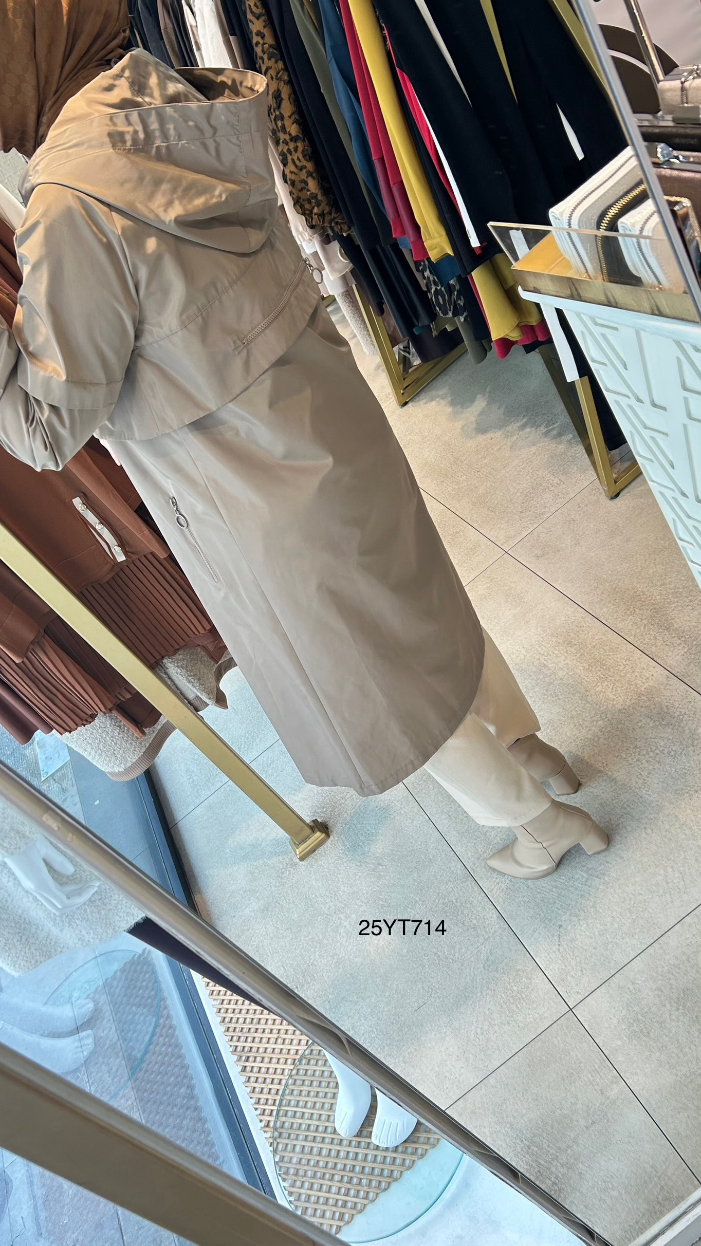 ARMİNE TREND ZİNCİR DETAYLI FERMUARLI MEVSİMLİK KAP 25YT714