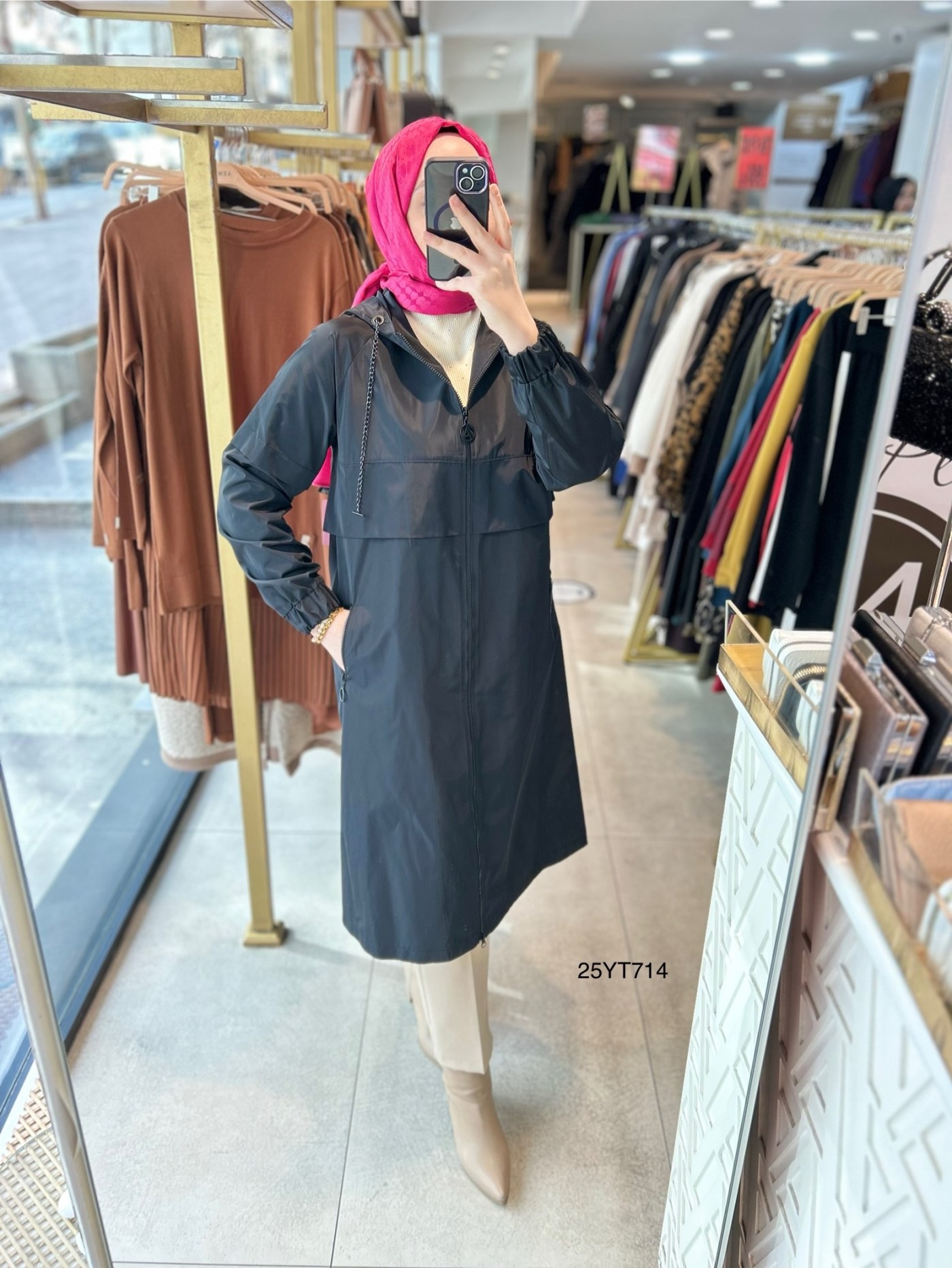 ARMİNE TREND ZİNCİR DETAYLI FERMUARLI MEVSİMLİK KAP 25YT714