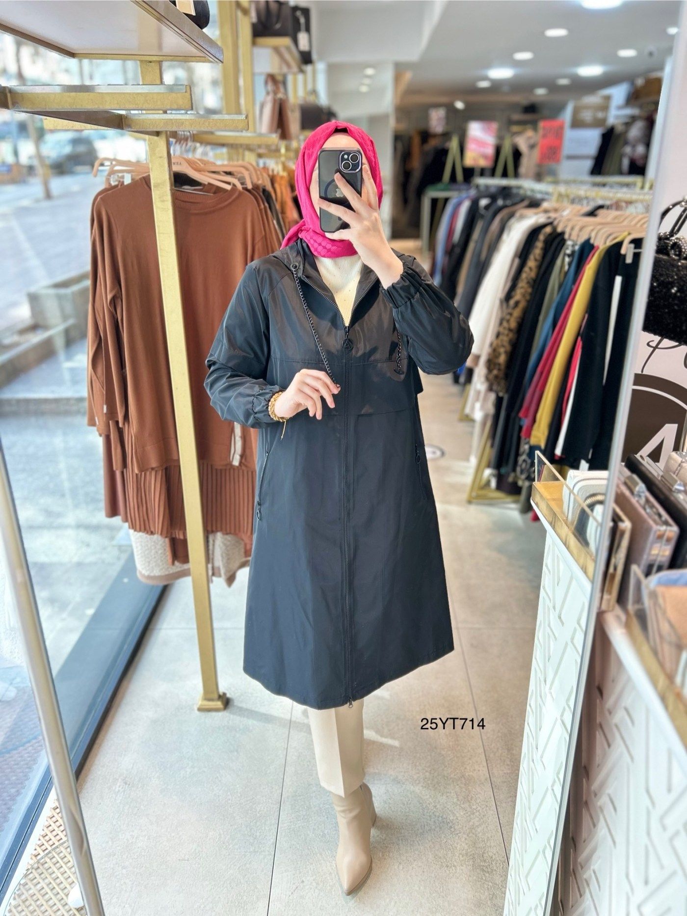 ARMİNE TREND ZİNCİR DETAYLI FERMUARLI MEVSİMLİK KAP 25YT714