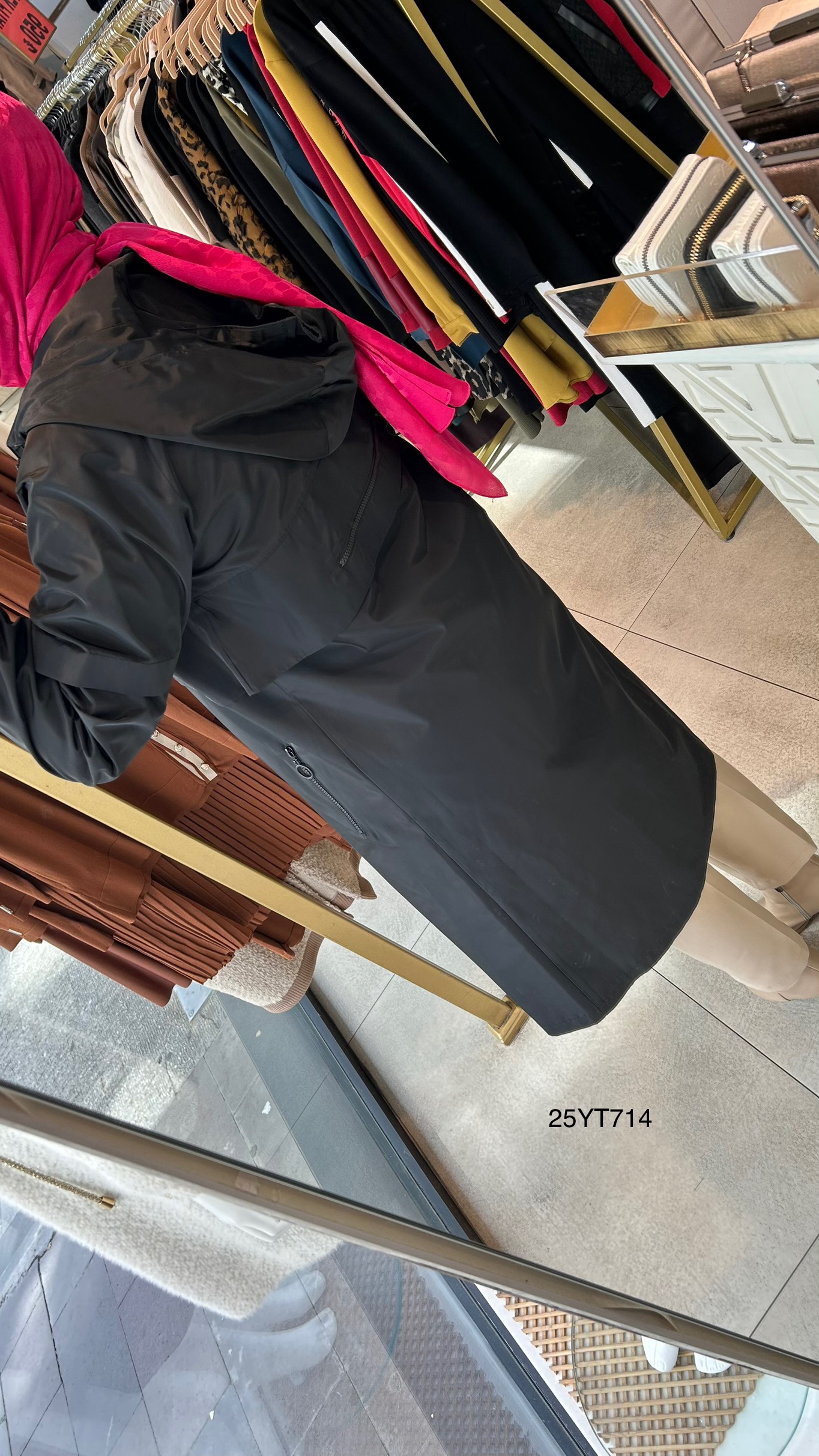 ARMİNE TREND ZİNCİR DETAYLI FERMUARLI MEVSİMLİK KAP 25YT714