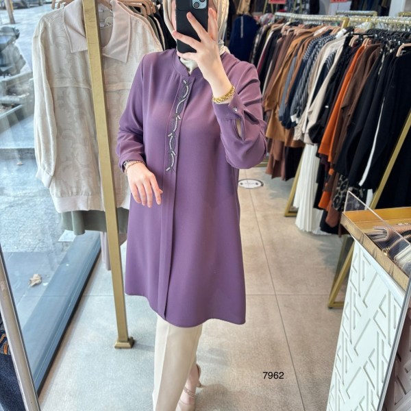 7962 ÖNÜ TAŞ DETAYLI GİZLİ DÜĞMELİ TUNİK - Görsel 1