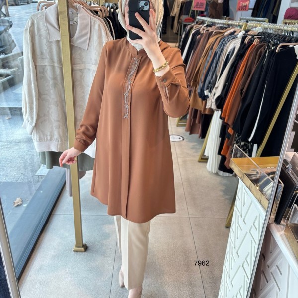 7962 ÖNÜ TAŞ DETAYLI GİZLİ DÜĞMELİ TUNİK - Görsel 4