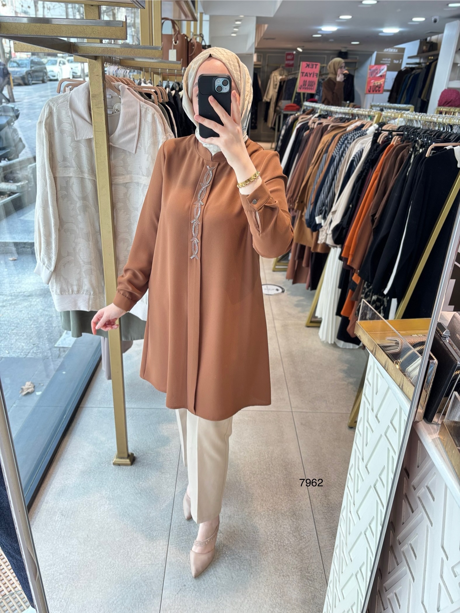 7962 ÖNÜ TAŞ DETAYLI GİZLİ DÜĞMELİ TUNİK - Görsel 4