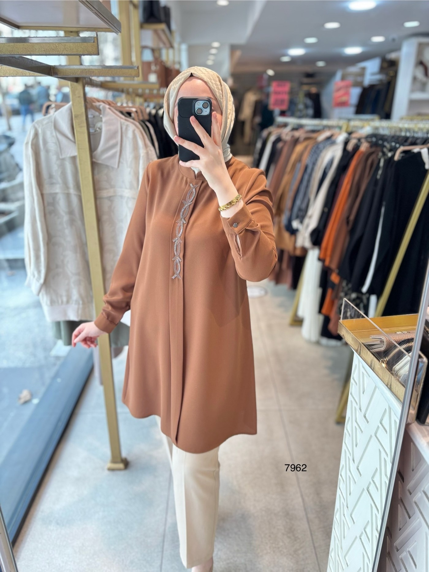 7962 ÖNÜ TAŞ DETAYLI GİZLİ DÜĞMELİ TUNİK