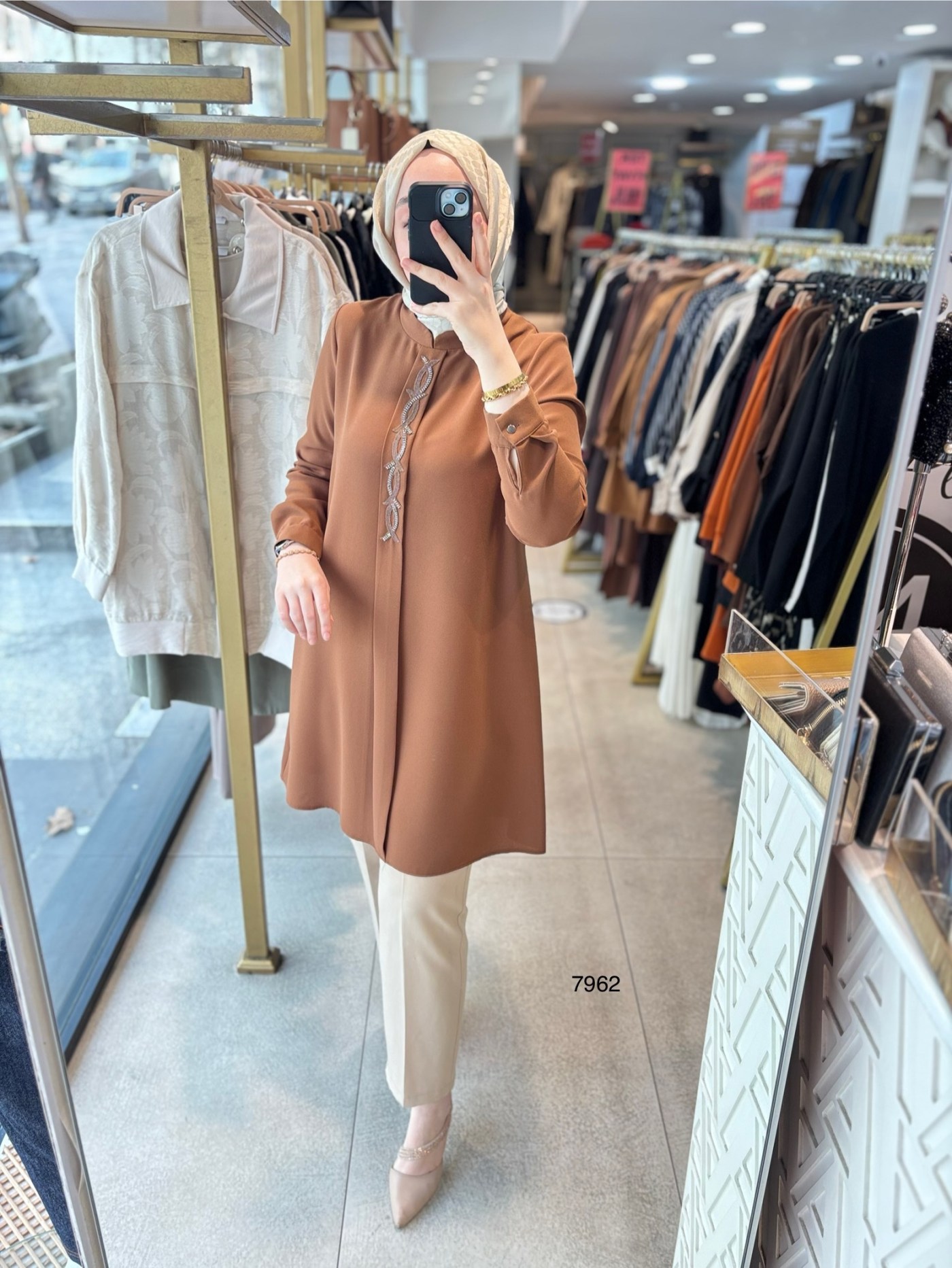 7962 ÖNÜ TAŞ DETAYLI GİZLİ DÜĞMELİ TUNİK