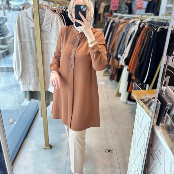 7962 ÖNÜ TAŞ DETAYLI GİZLİ DÜĞMELİ TUNİK - Görsel 5