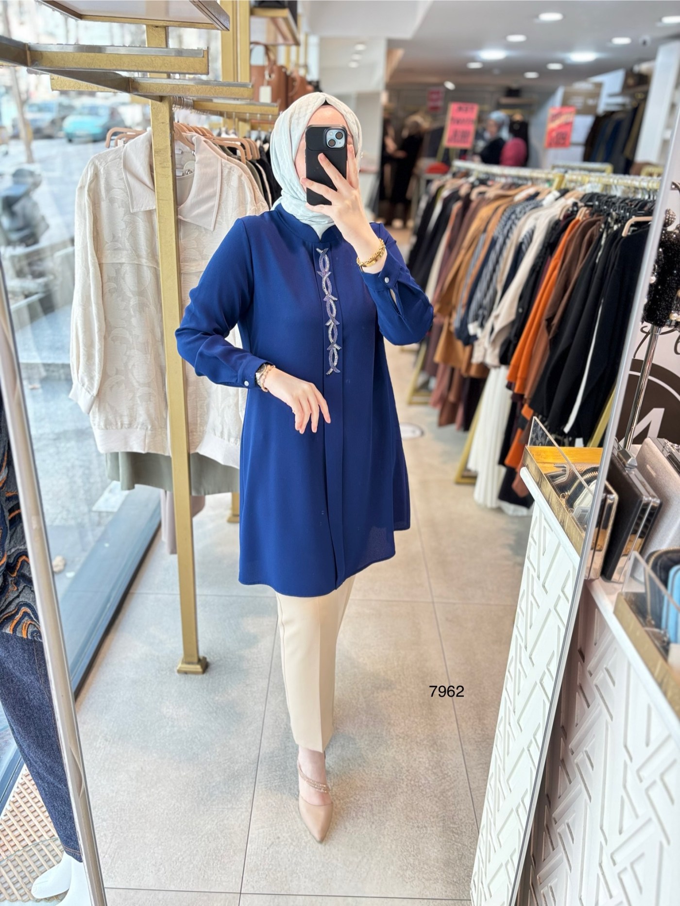 7962 ÖNÜ TAŞ DETAYLI GİZLİ DÜĞMELİ TUNİK