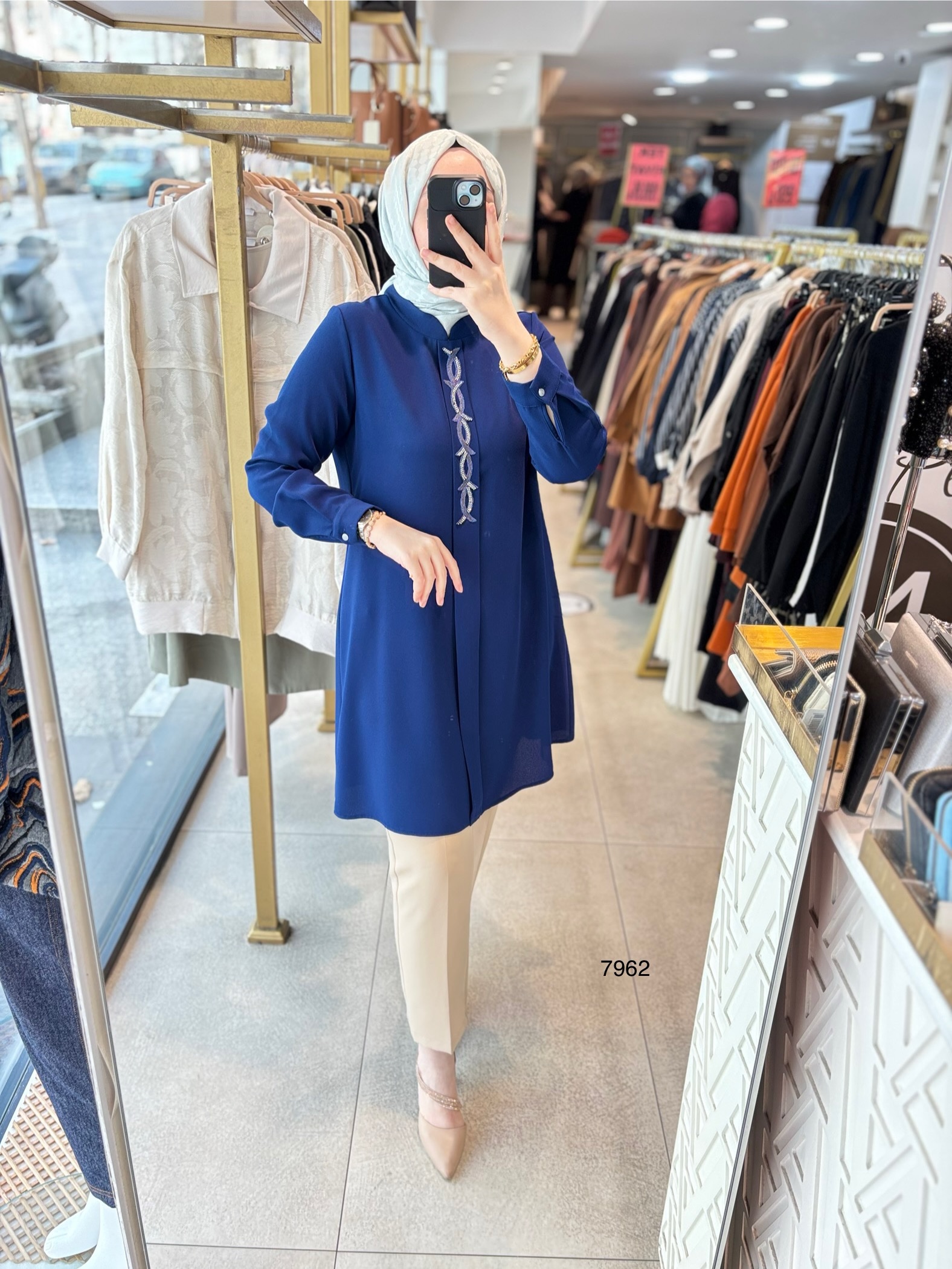 7962 ÖNÜ TAŞ DETAYLI GİZLİ DÜĞMELİ TUNİK - Görsel 6