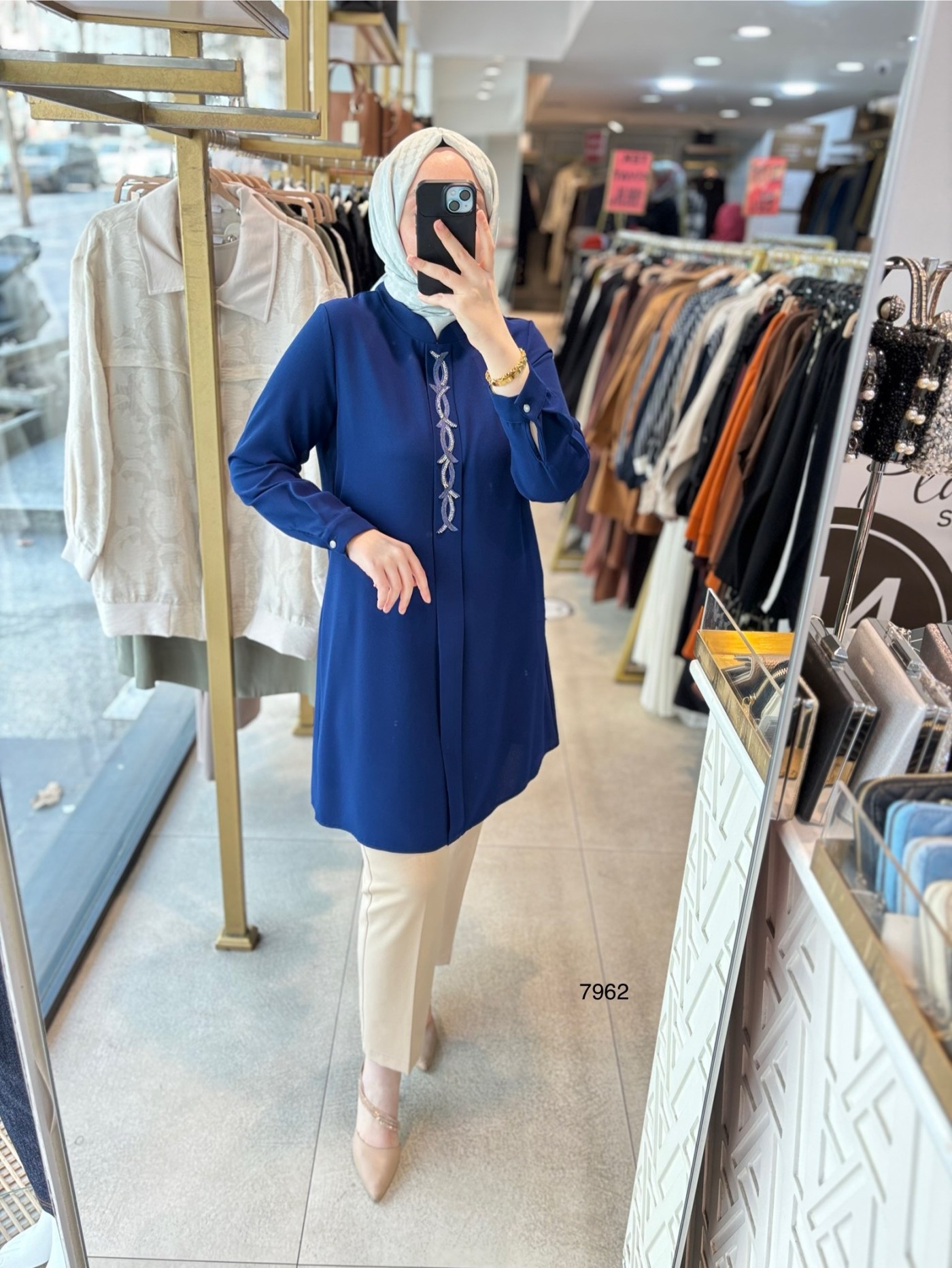 7962 ÖNÜ TAŞ DETAYLI GİZLİ DÜĞMELİ TUNİK