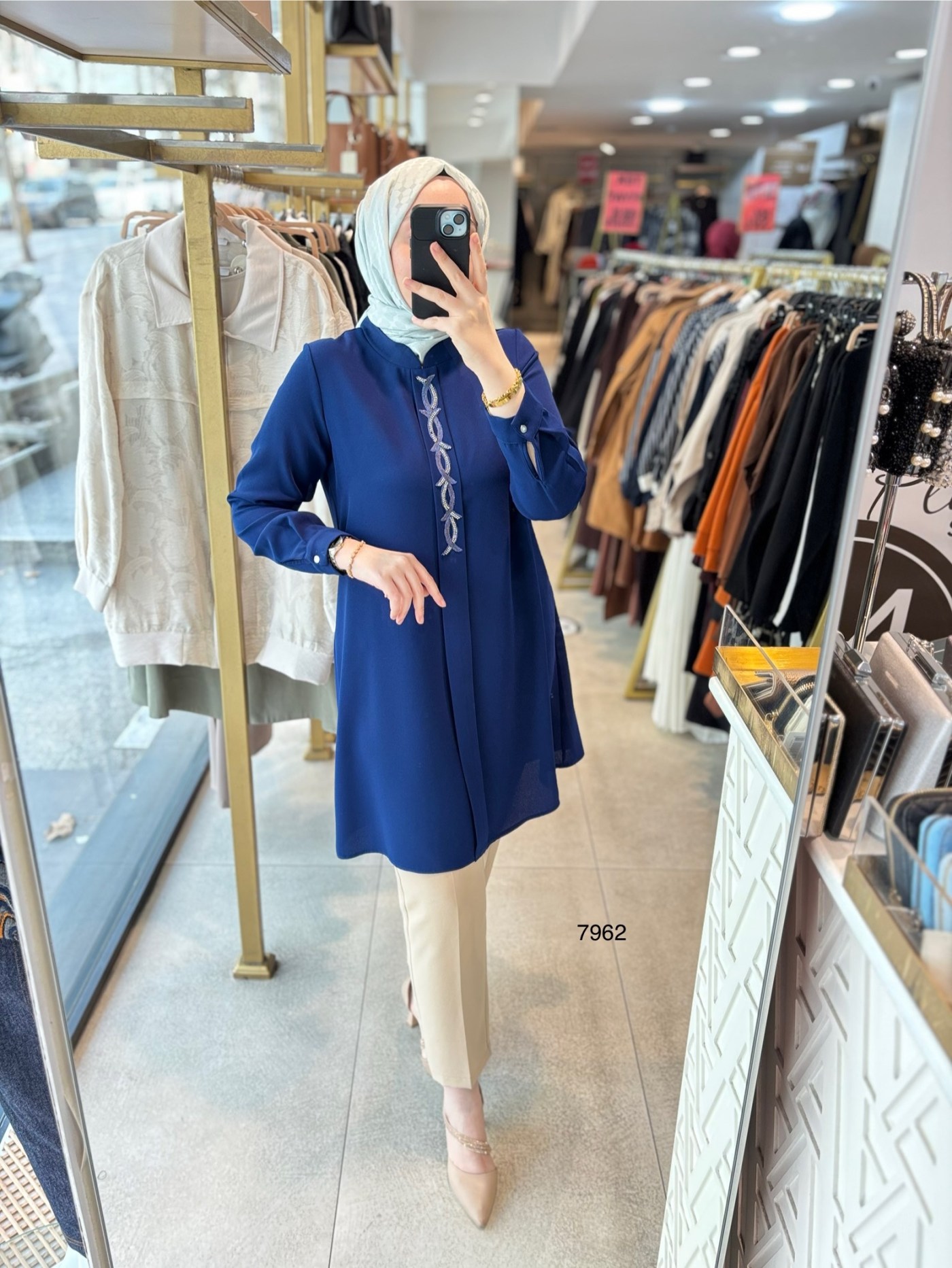 7962 ÖNÜ TAŞ DETAYLI GİZLİ DÜĞMELİ TUNİK