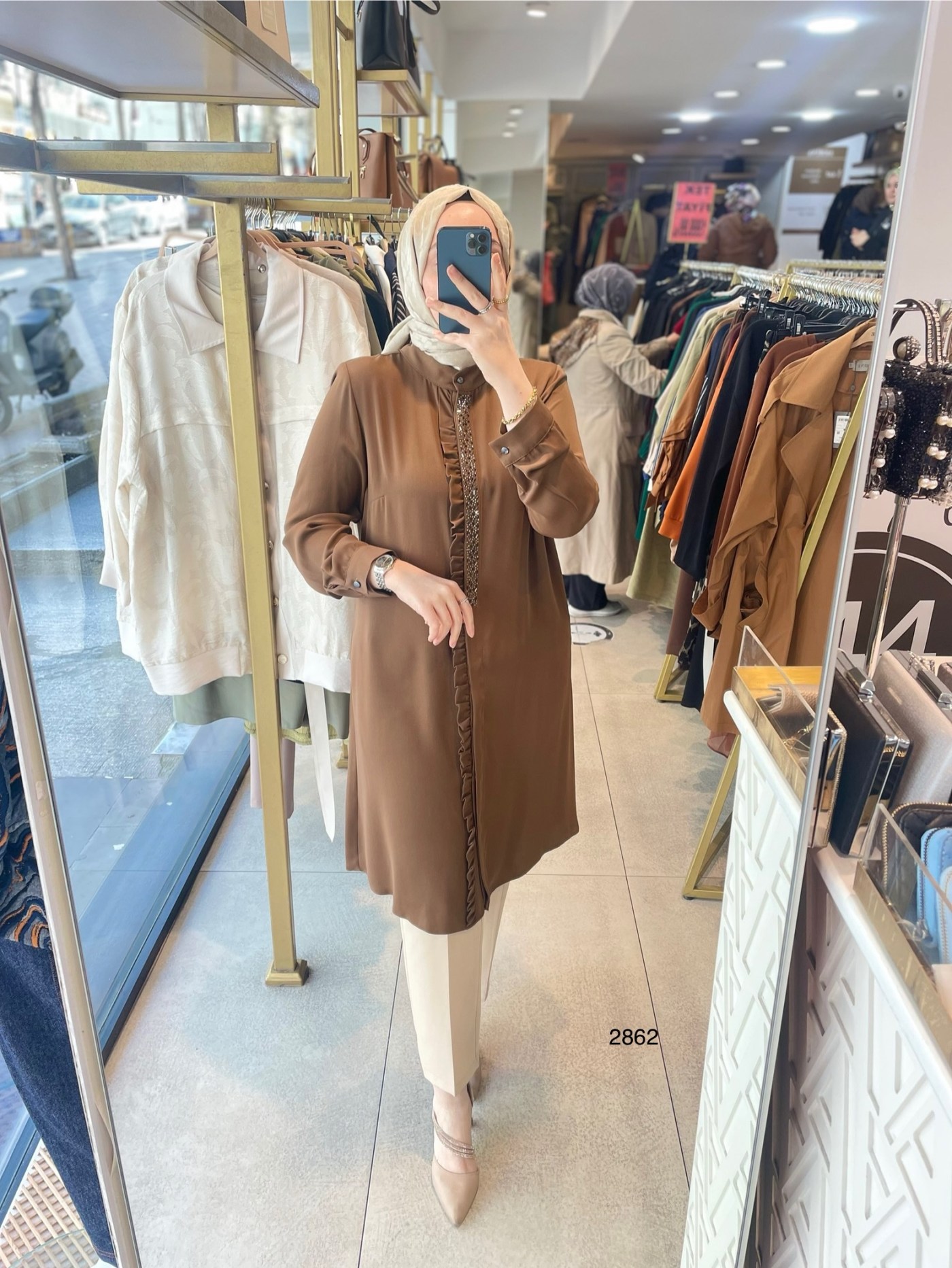 2862 ÖNÜ FIRFIR DETAYLI GİZLİ DÜĞMELİ TUNİK