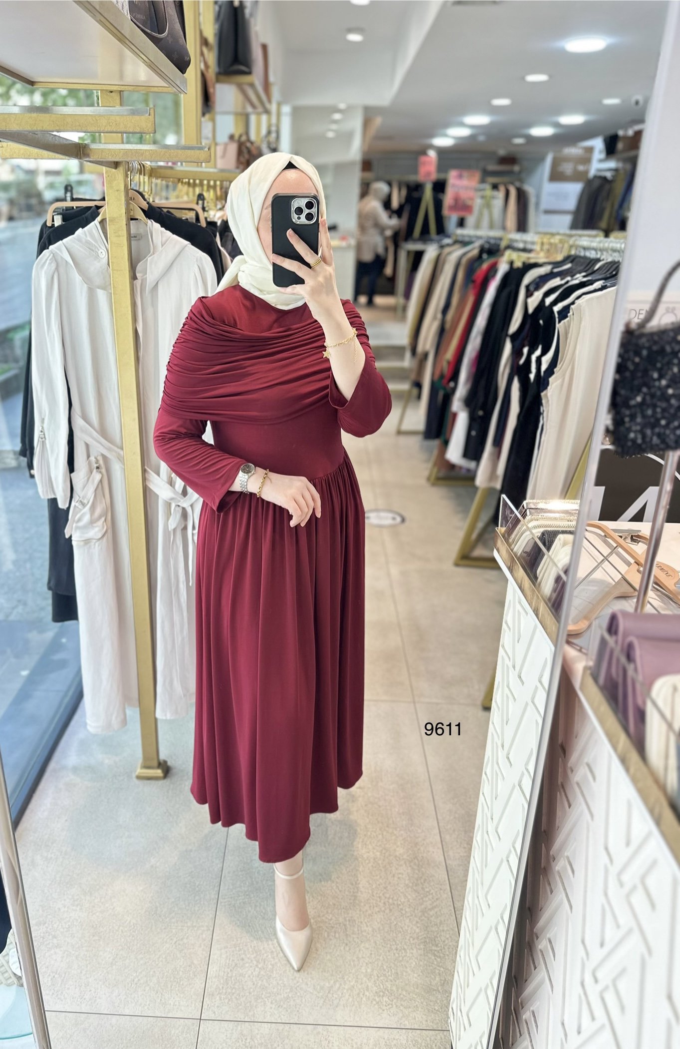 9611 Büzgü Detaylı Elbise