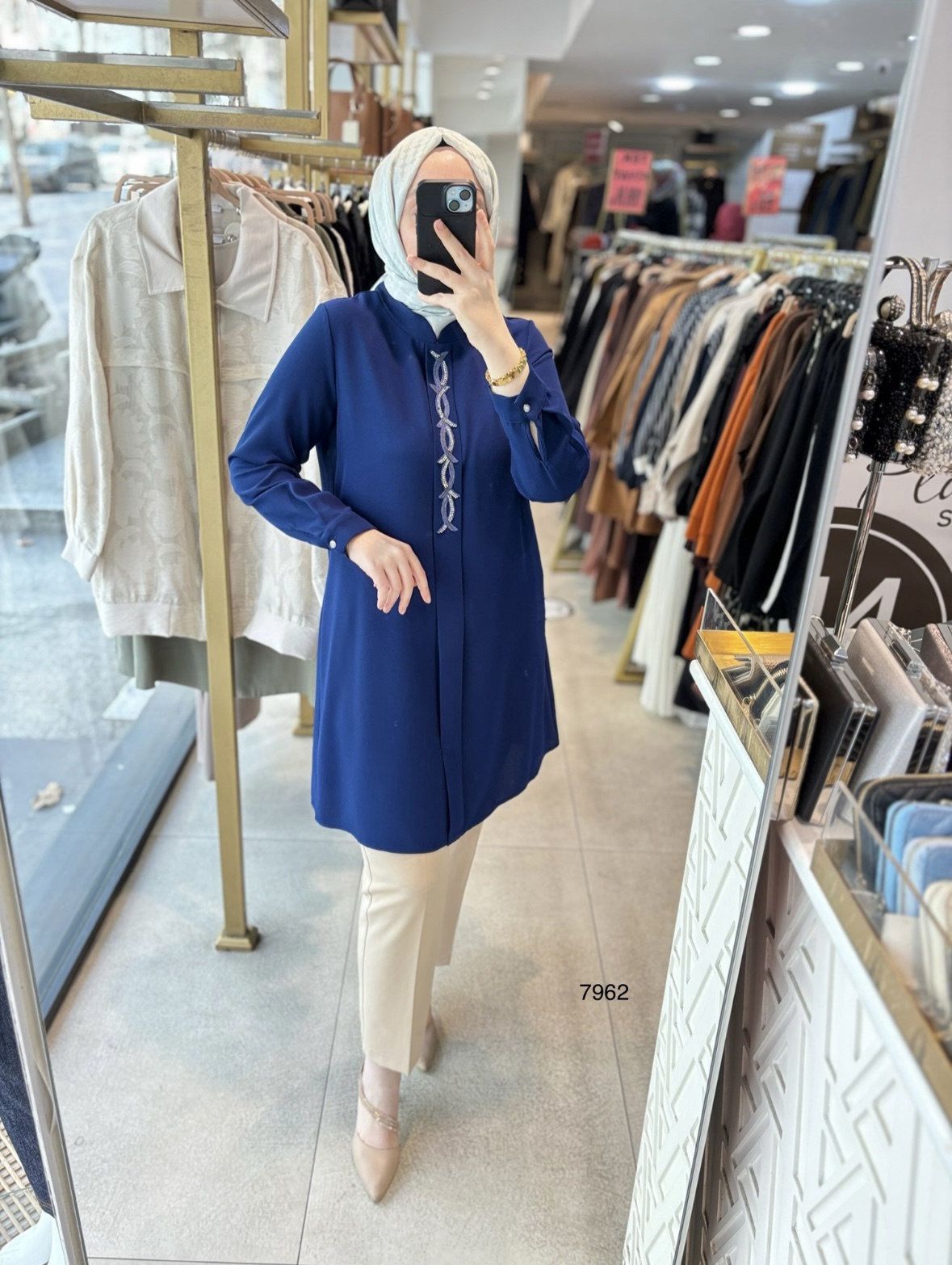 7962 ÖNÜ TAŞ DETAYLI GİZLİ DÜĞMELİ TUNİK