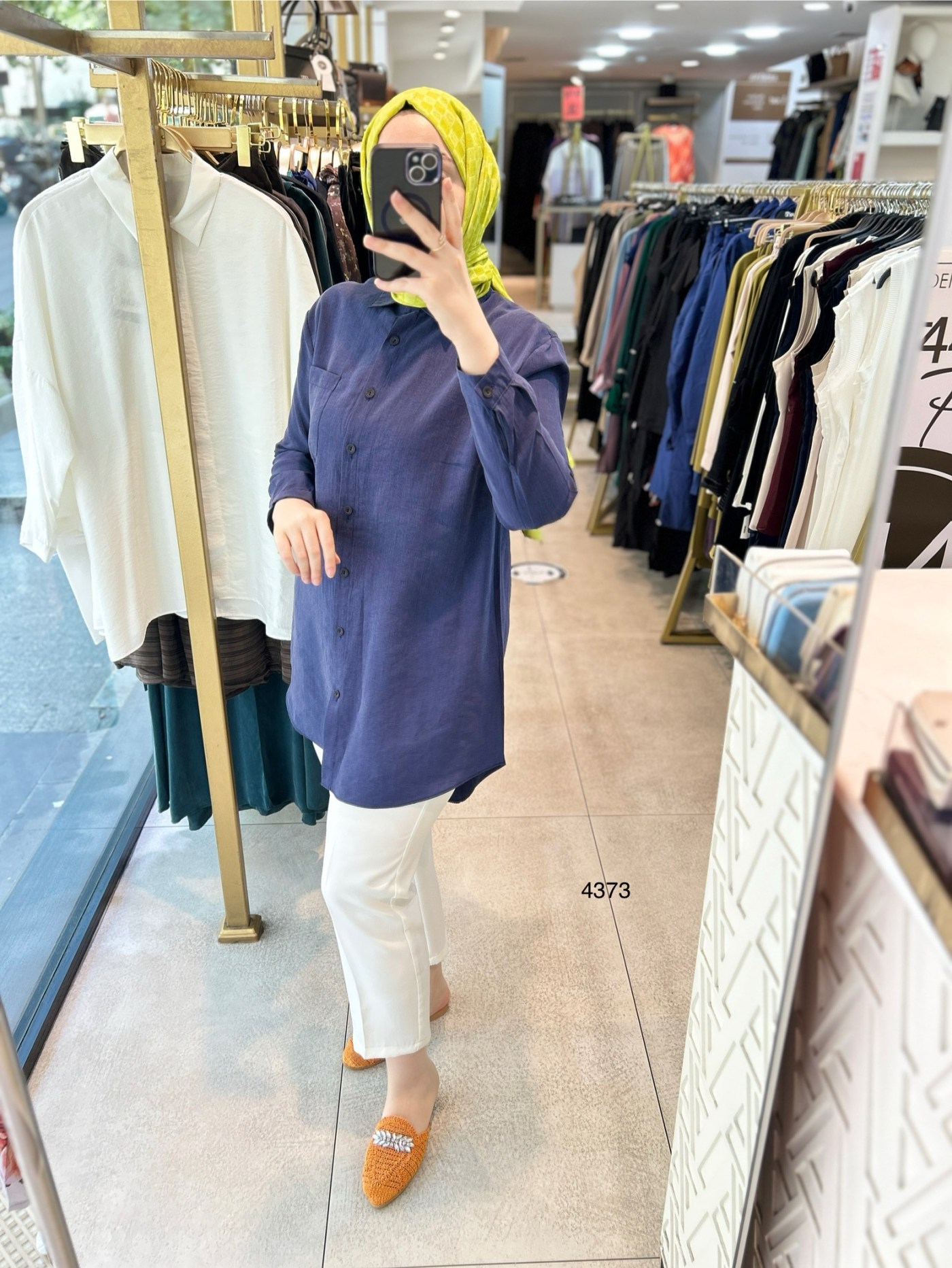 4373 ÖNÜ KISA ARKASI UZUN GÖMLEK