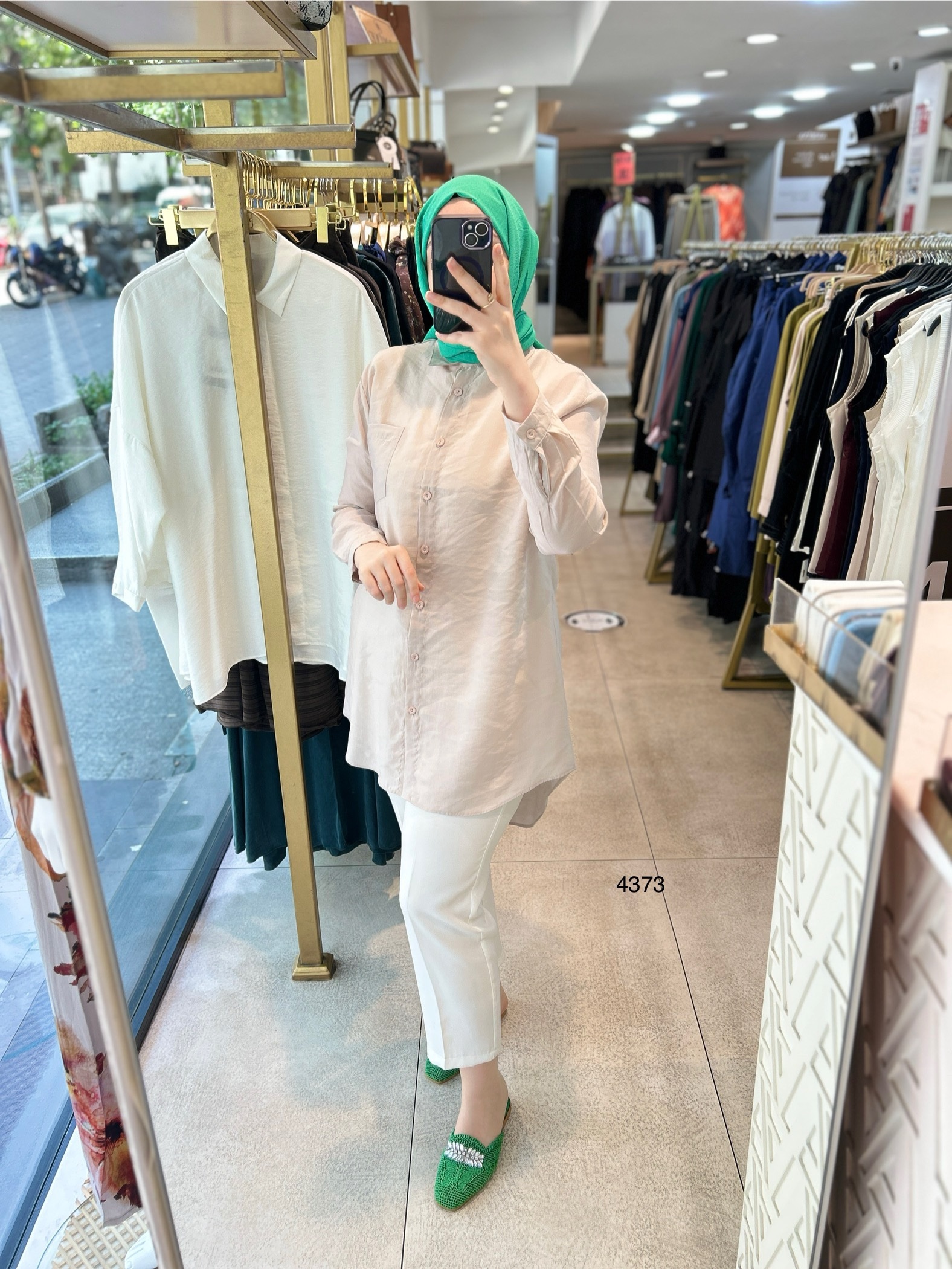 4373 ÖNÜ KISA ARKASI UZUN GÖMLEK - Görsel 9