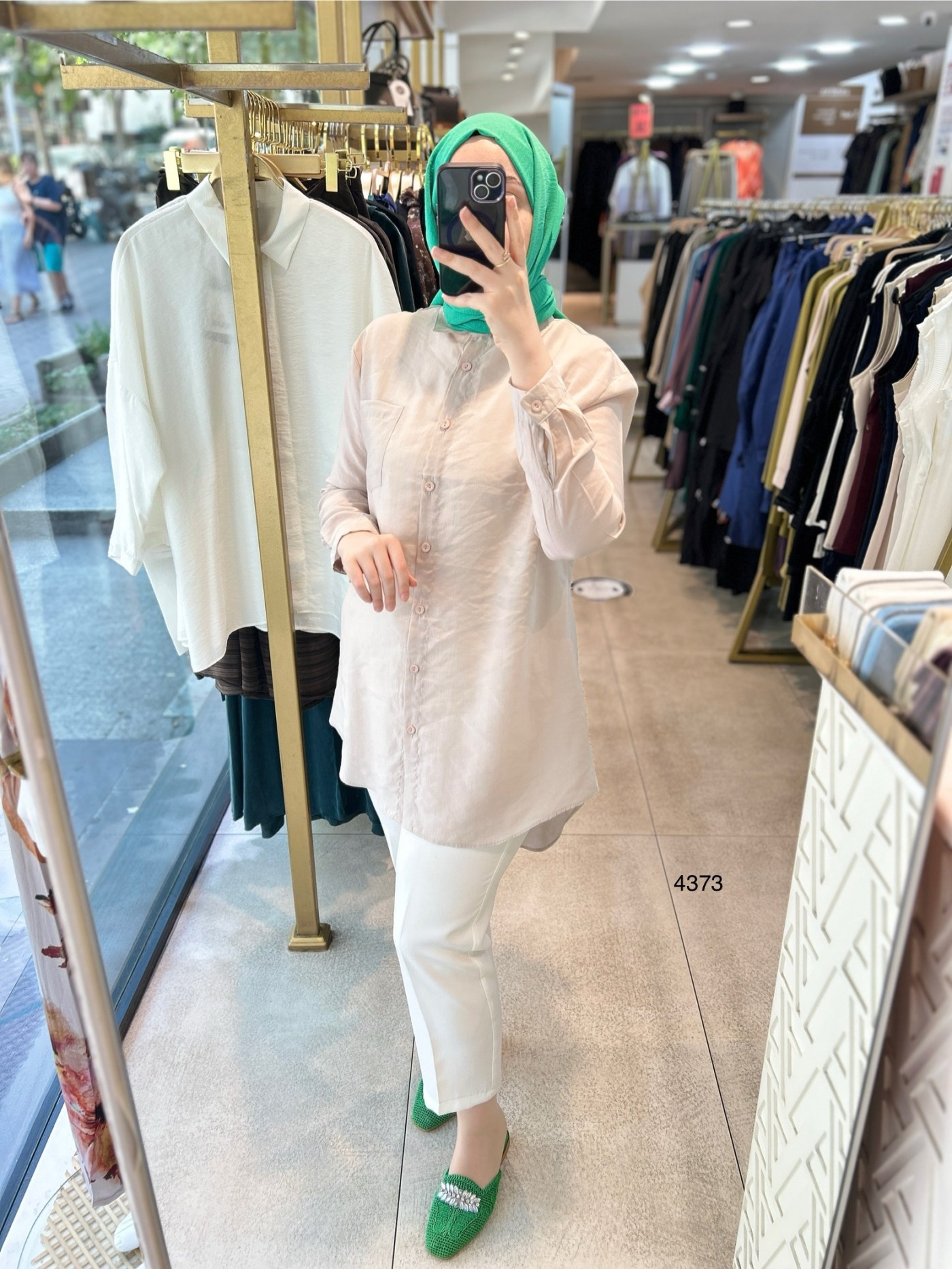 4373 ÖNÜ KISA ARKASI UZUN GÖMLEK