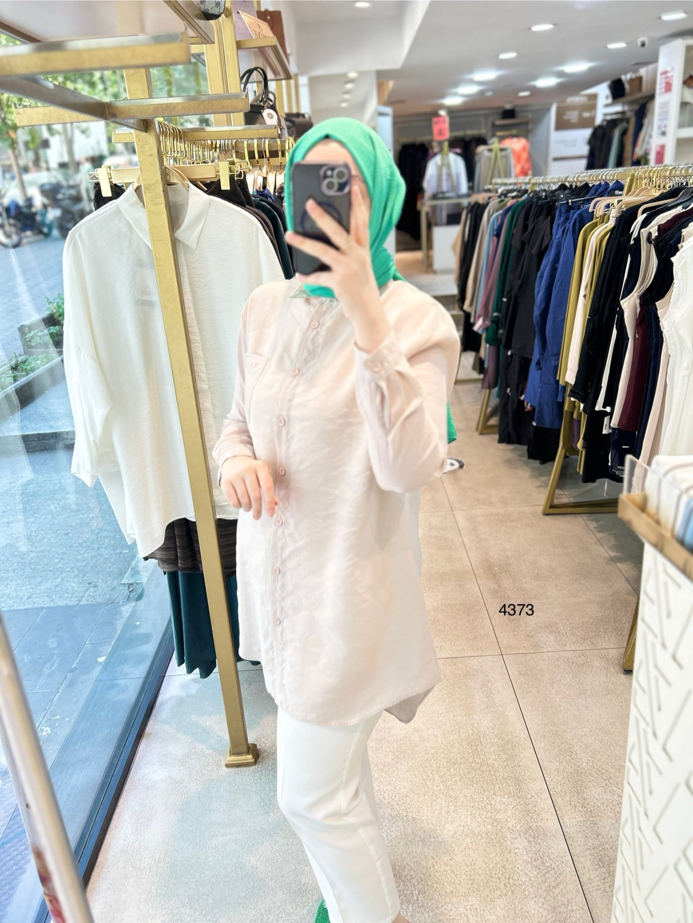 4373 ÖNÜ KISA ARKASI UZUN GÖMLEK