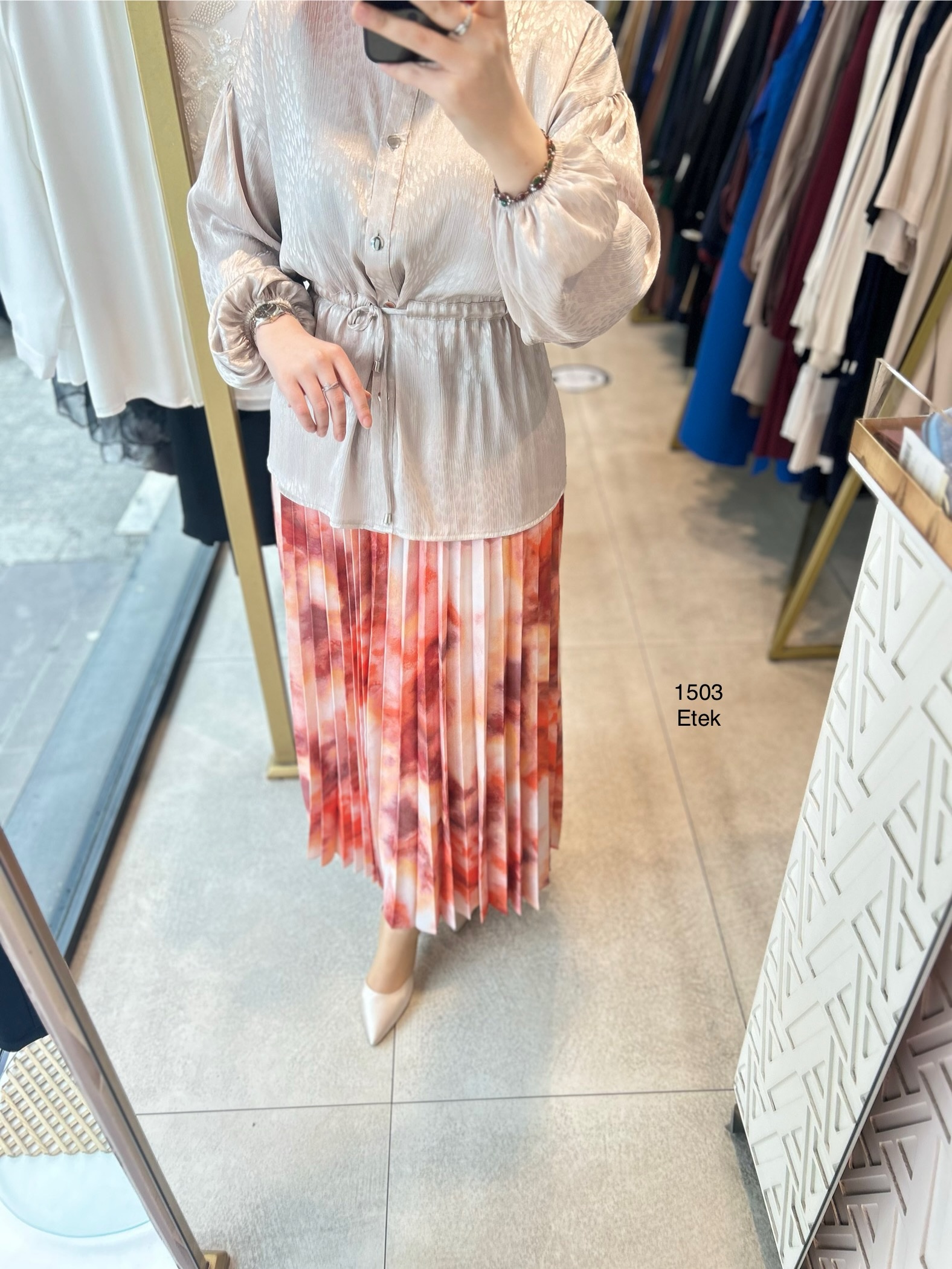 1115 Baskılı Desenli Piliseli Elbise - Görsel 3