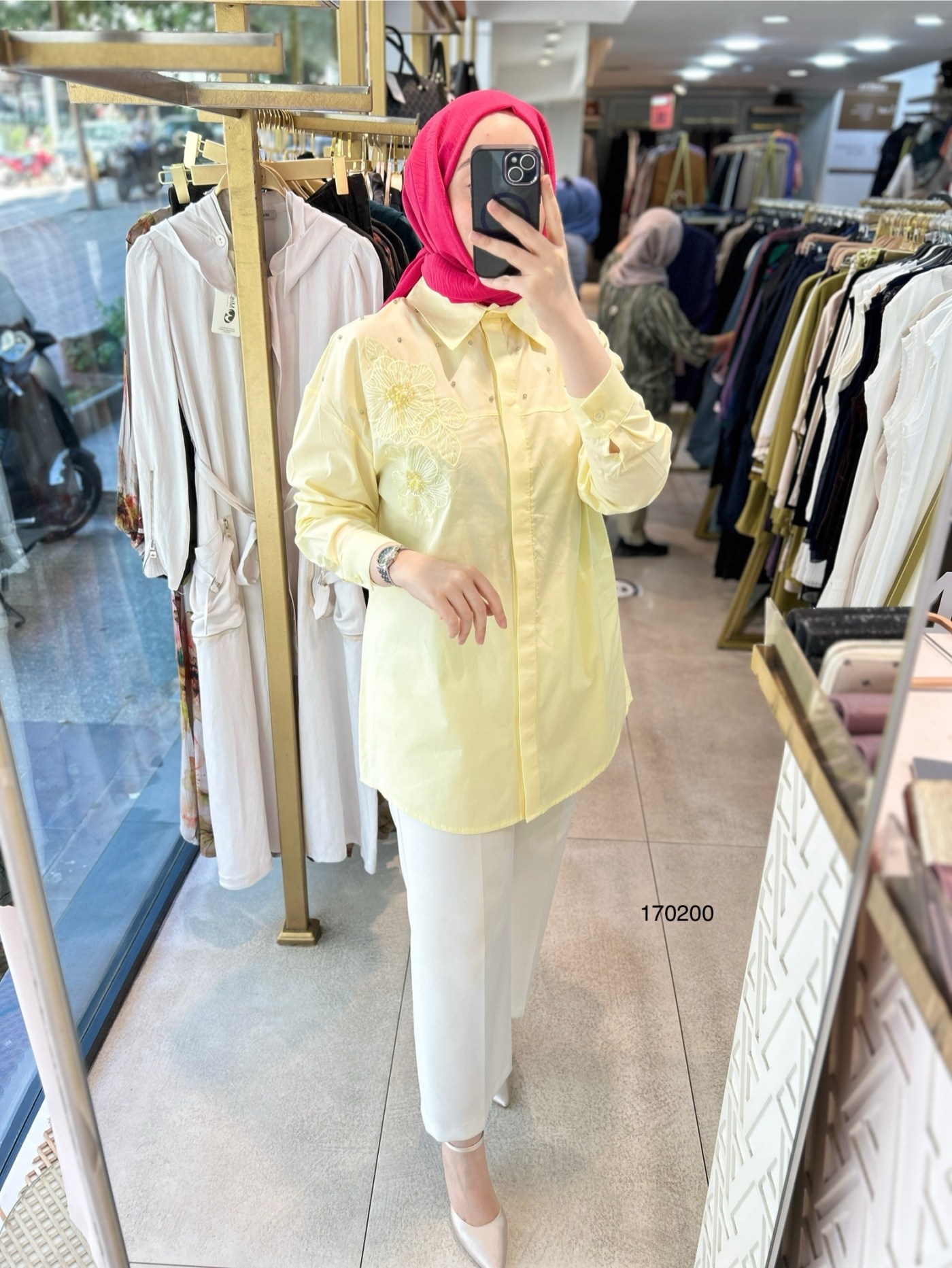 170200 ÇİÇEK DETAYLI TAŞ
İŞLEMELİ GÖMLEK