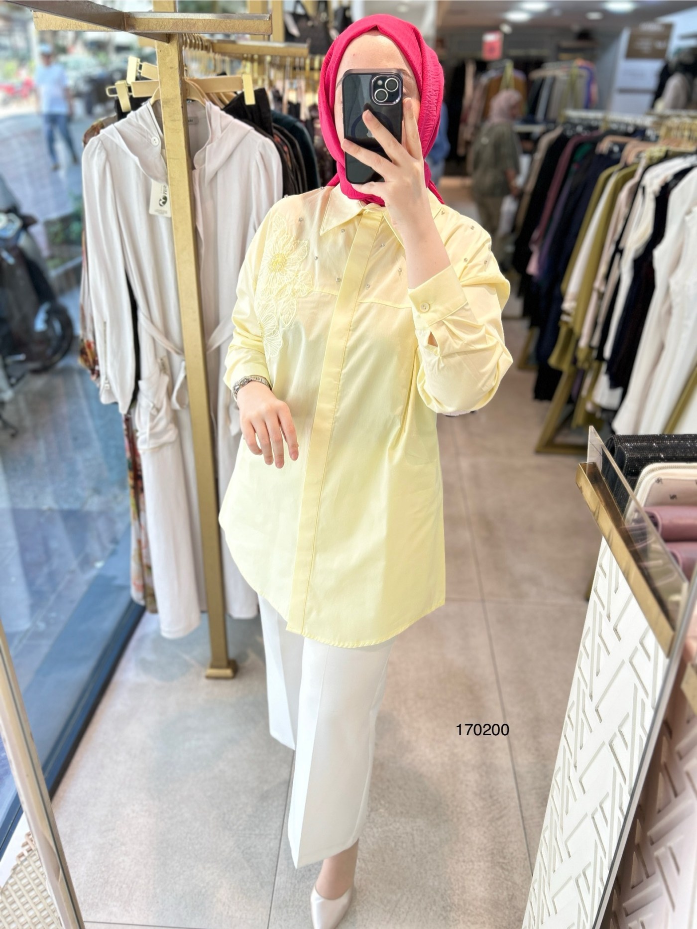 170200 ÇİÇEK DETAYLI TAŞ
İŞLEMELİ GÖMLEK