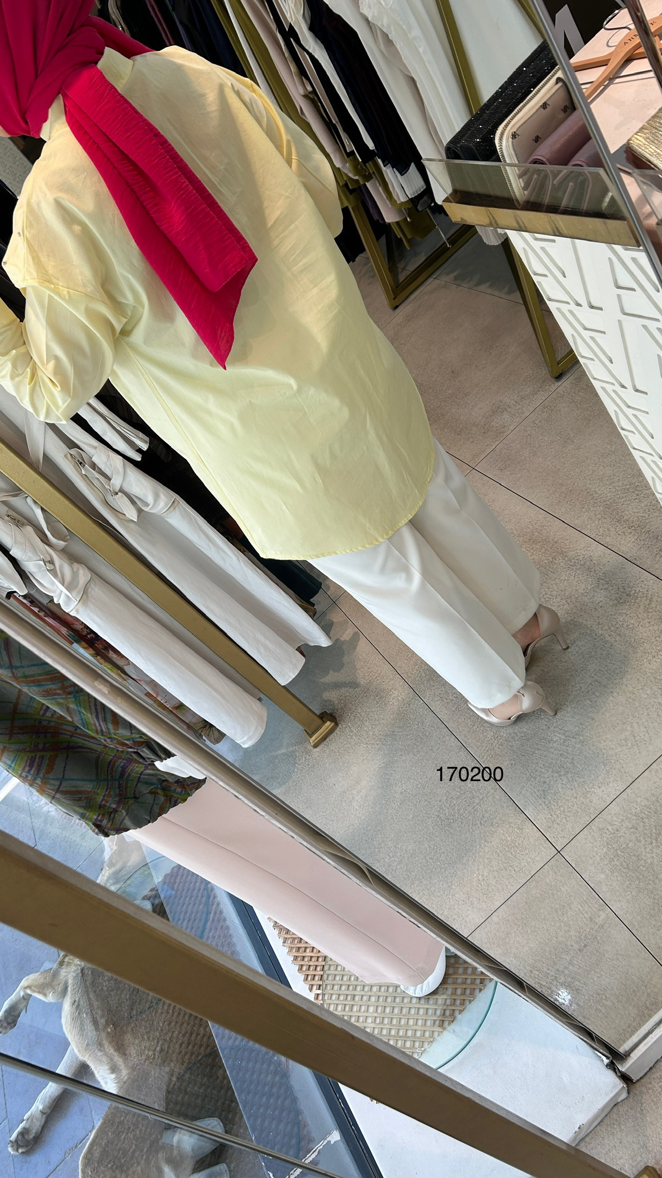 170200 ÇİÇEK DETAYLI TAŞ
İŞLEMELİ GÖMLEK