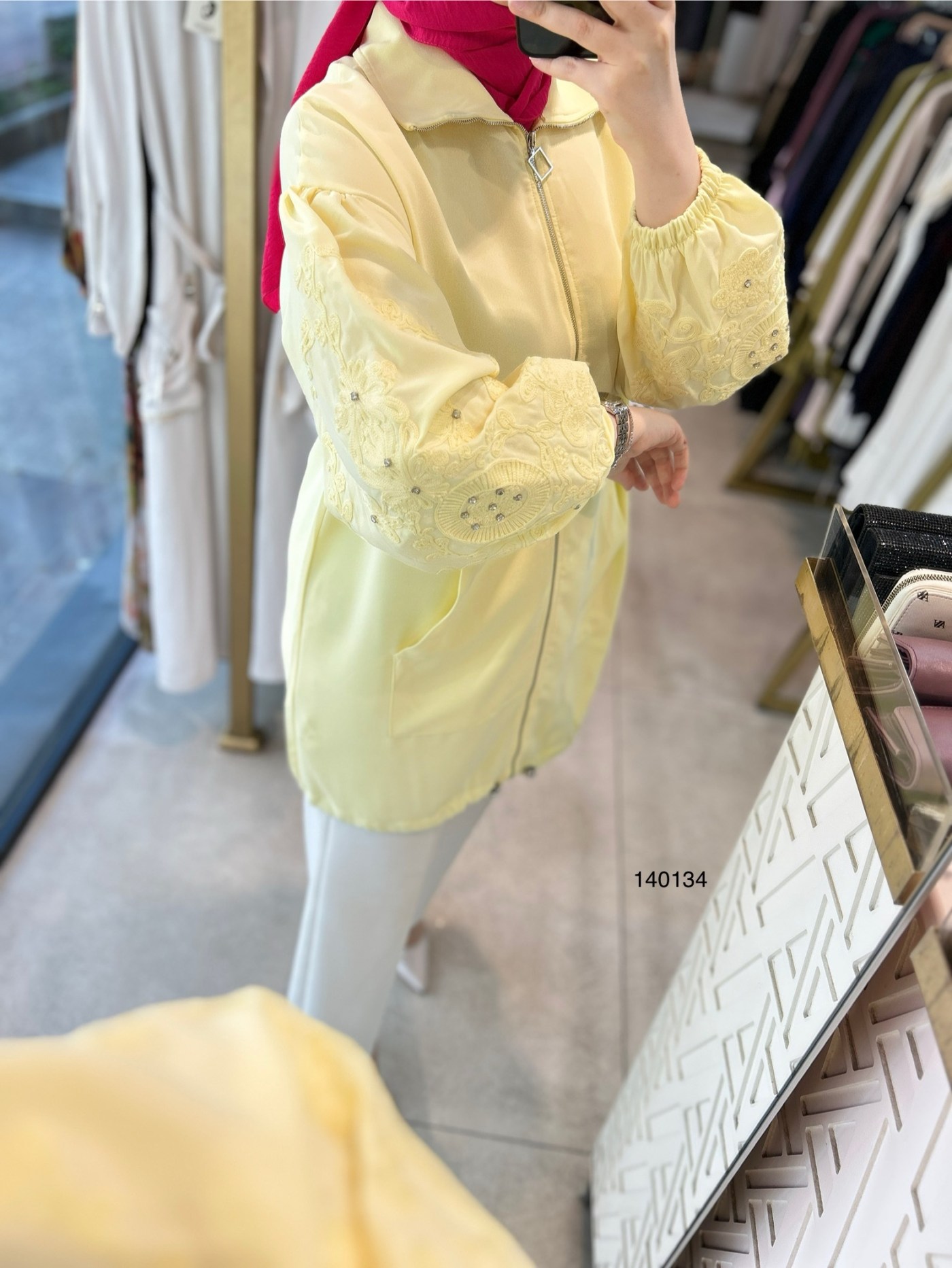 140134 KOLU GÜPÜR DETAYLI TAŞLI FERMUARLI BÜZGÜLÜ KAP