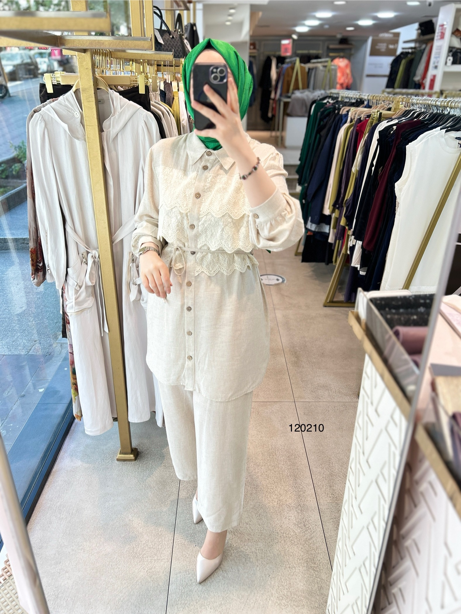 120210 ÖNÜ GÜPÜRLÜ GÖMLEK YAKA DÜĞMELİ TAKIM - Görsel 1